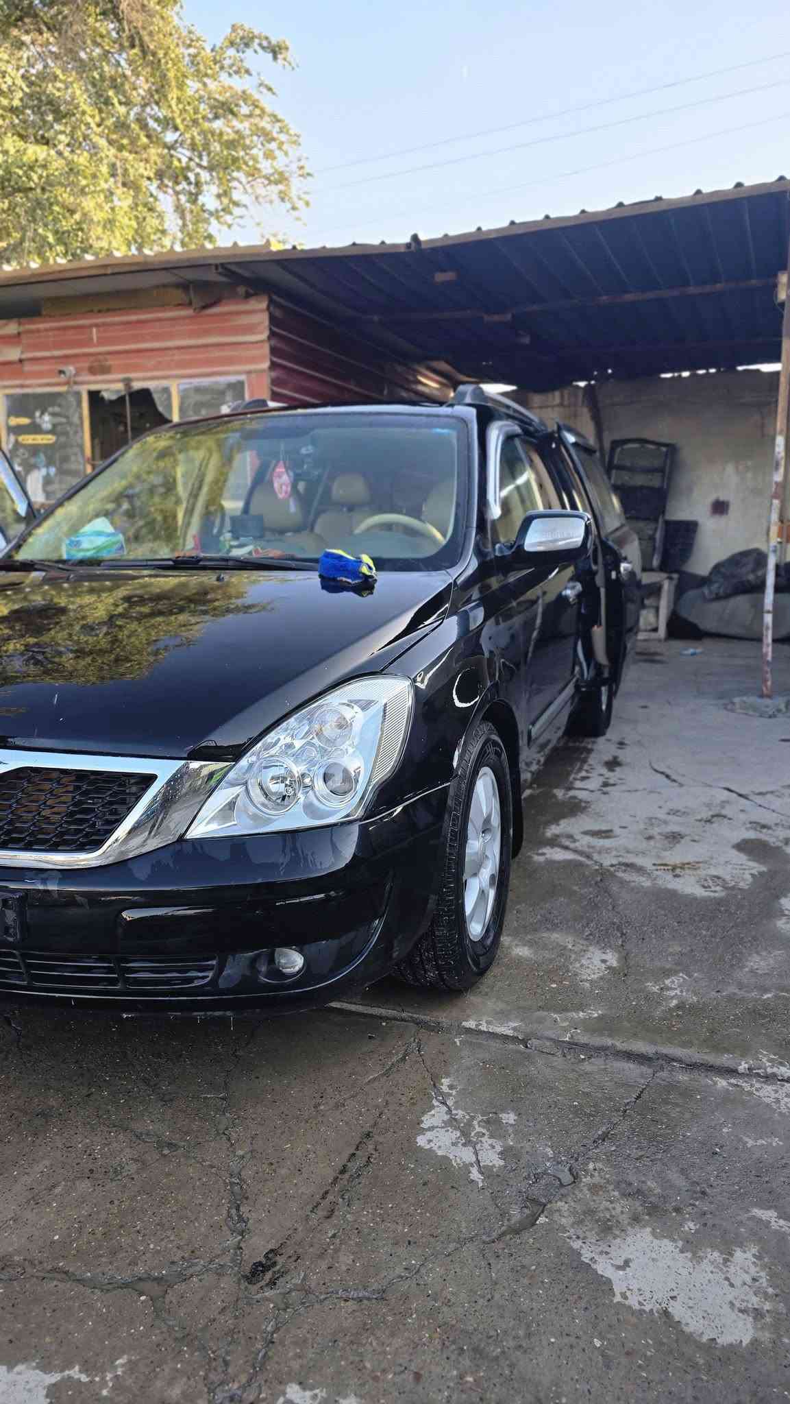 السلام عليكم 
هونداي انترويج بيع او مراوس موديل 2008 خليجي داخل جلد بيجي بيه ظربه بالجاملغ الخلفي جهة السايق مكينه كاز مسكر 
اتصال ***********
