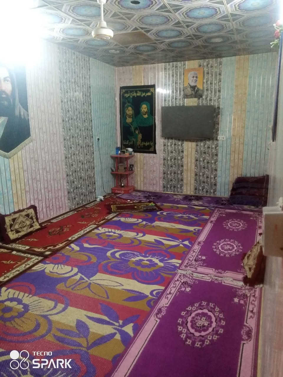 السلام عليكم بيت البيع 200متر حي البساتين   حي السلام  فرع حسينيه الامام الصادق يتكون من غرفتين وصاله واستقبال وطرمه كبيره وخدمات داخليه و خارجيه أو مرواس ب100طابقين حسب اتفاق ***********
