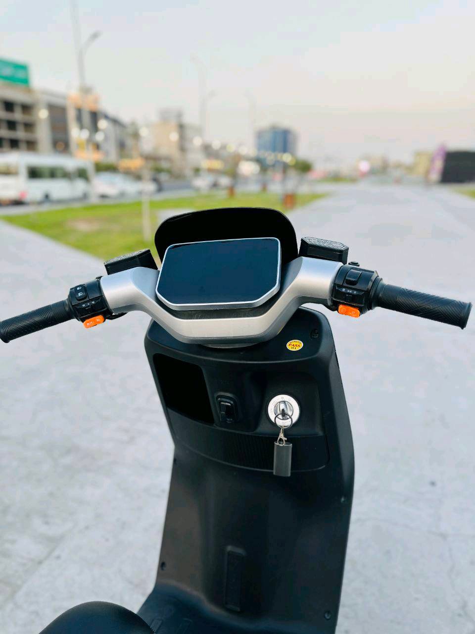 دراجة ايبوك من شركة ياديه شحن للبيع في البصرة 2026

فوول مواصفات  

6 بطاريات 
 الكشن طبي 
 ضد الماء 
شاشة ديجتال 
السرعة القصوى 70حقيقي 
تشغيل بصمه وسويجين  
 كهربائيات كلهن شغالة
لايت عالي وناصي 
هورن وأشاير يمنى ويسرى 
 شحن سريع شاحنة اصلية 
 نضام ال P توقف الدراجة  
 نضام مثبت سرعه
 الملف 3000 w حقيقي 
 نضام حساسات جانبية وخلفية 
مانع للسرقة 
 صندوق كبير داخلي
 غراضهة شاحنة الاصليه
رايدهة 900  وبيهة مجال بسيط دراجه كلش نضيفه وجديده
العنوان : البصرة :
الرقم : ***********