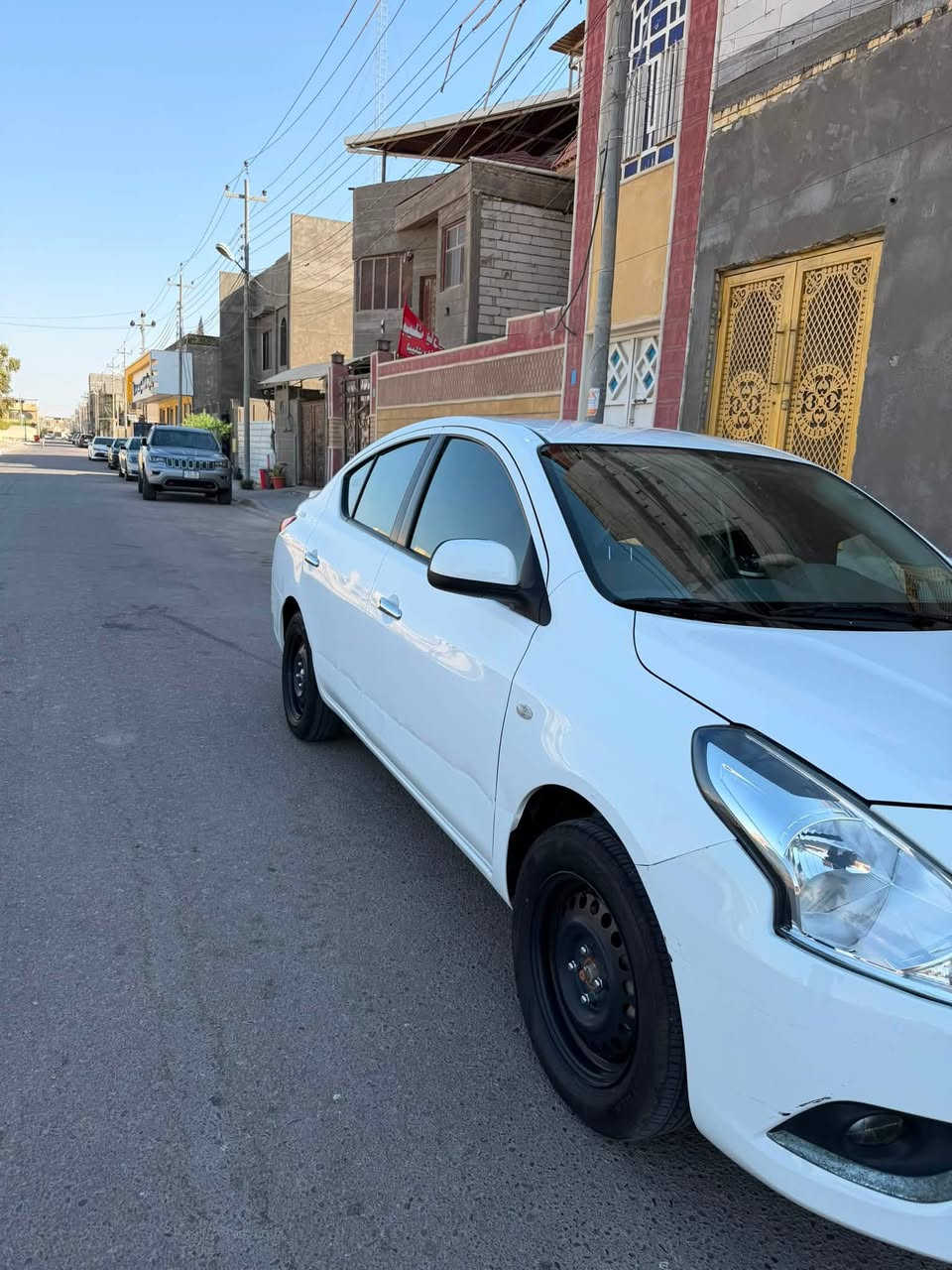 السلام عليكم نيسان صني هندي بليته زركه موديل 2024 سياره صار بيه بارد بابين ضال ع حاله بدون تصليح ماشيه28الف  دوشمه كشنات و ارضيه والباقي كله كفاله كير مكينه حداده تبريد ثلج  سياره بسم شركه تريد تحويل وكاله   سعرها 114 وبيه مجال  رقم *********** المكان البصره
