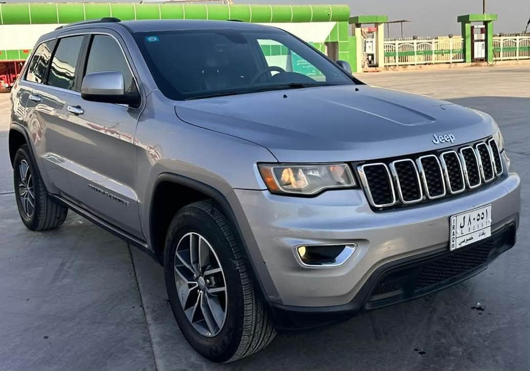 السلام عليكم
للبيع او مراوس 
Jeep Grand Cherokee 
Limited 2018
السعر 163 ورقه 
جيب جراند شيروكي ليميتد 2018
ماشيه 133 
سياره كفاله كير ومكينه حداديه وتخم تاير وتبريد كله 
جاهز  يعني بدون اي نقص 
رقم بغداد بسمي 
✅ المواصفات :
🎨 اللون: سلفر
🌍 وارد أمريكي
⚙️ محرك 3.6 لتر
🔩 6 سلندر
🛞 دفع AWD
💎 المواصفات:
رادار
توقف ذاتي عند التحذير
• شاشة لمس
• بلوتوث
• Android Auto
• كاميرا خلفيه 
• حساسات أمامية
• حساسات خلفية
• مقاعد جلد
• تحكم كهربائي بالمقاعد
• مثبت سرعة
• بصمة وتشغيل ذكي
• مكيف أوتوماتيك
• نظام تحكم بالمقود
✅ فئة ليمتد
✅ ما عدا الفتحة
صور حادث بالمنشور 
✅ جاملغ امامي وخلفي 
ولباب يمه صبغ يعني سياره 3 قطع بيها شرط بدون دواخل بدون ارباك 
 بدون دواخل 
مكاني بغداد بسمايه 
سعر 163 ورقه 
***********

نص مكتوب في الصور:
- 000-25614849 - 07/18/2019 - IAA 000-25614849 - 07/18/2019 - IAA 000-25614849 - 07/18/2019 - IAA 000-25614849 - 07/18/2019 - IAA 000-25614849 - 07/18/2019 - IAA 000-25614849 - 07/18/2019 - IAA Bidfax.info
- 000-25614849 - 07/18/2019 - IAA    000-25614849 - 07/18/2019 - IAA    000-25614849 - 07/18/2019 - IAA
- 000-25614849 - 07/18/2019 - IAA
- BidFox.info