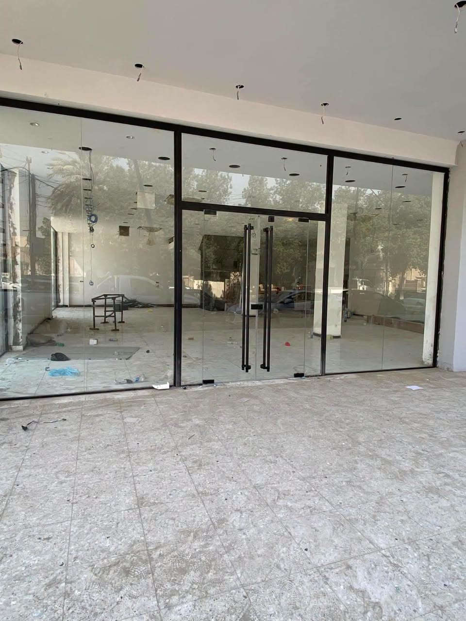 زجاج البيات لعمل كافة الجامخانات العادية والمتحركة  زجاج سكيورتي وزجاج عادي والمنيوم وكافة اعمال الزجاج للاتصال ***********

