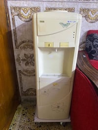 ثلاجة ماء • نظيفه • موصل