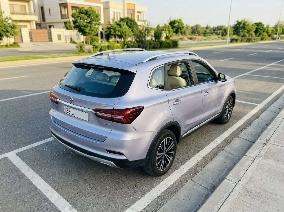 Mg Rx5 2021
مواسفات: به صمه+شاشه ئايپات+بريك به صمه+لايت ليده+ لايت زينون+ کامێرەی پشتەوە + حساسی پشتەوە ، ڕاداری پشتەوە

هێزی ئەسپ (Horsepower): نزیکەی 166 بۆ 169 ئەسپ  - عەزم (Torque): 250 نیوتن/مەتر.

گێڕ: 7 گێڕ ئۆتۆماتیک - عادی - سپۆرت 

مەسرەفی بەنزین: زۆر ئابوورییە، بە تێکڕا نزیکەی 8.5 لیتر دەسوتێنێت بۆ هەر 100 کیلۆمەترێک (قەبارەی تانکی: 55 لیتر).

ویلی ئەلەمنیۆمی سپۆڕت (بە قەبارەی  18 ئینچ).

تەحەکوماتی سەر سوکان .

شاشەی ناوەند پشتگیری Apple CarPlay دەکات.

تەبرید مەرکەزی (پێشەوە و پشتەوە ) ی هەیە 

ئۆتۆ هۆڵد - ئۆتۆ ستۆپ - سیستەمی دژە خشان ABS -

 یارمەتی دەری هاتنە خوارەوە (control Down Assist) - سیستەمی چاودێری هەوای تایەکان 

هیچ مەسروفێکی تێدا نیە 

تحويل+خرامه+به ناوكردن به شه رت ، بە ناوی خۆمە 

سەنەوی ٢٠٢٧ \ ٤

بە بەنزینی حکومیش کێشەی نیە بەڵام نابێت زەختی لێ بکەیت 

یەک پارچەی هەیە پێشەوە لای سەکن و هەنێ وردەشی هەیە

125 وەرەقە و مەجالێکی کەم

ڕەوش : بەکارهاتوو

پارچەی ڕەنگ کراو : 1 پارچە

سووتەمەنی : بەنزین

تابلۆ : هەولێر، تایبەت

بزوێنەر : 1.5T

پستۆن : 4 پستۆن

گێڕ : ئۆتۆماتیک

ژمارەی کورسییەکان : 5

ماددەی کورسی : قوماش

ڕەنگ : لاڤێندەر

ماوەی ڕۆیشتن : 62000 کیلۆمەتر

***********
