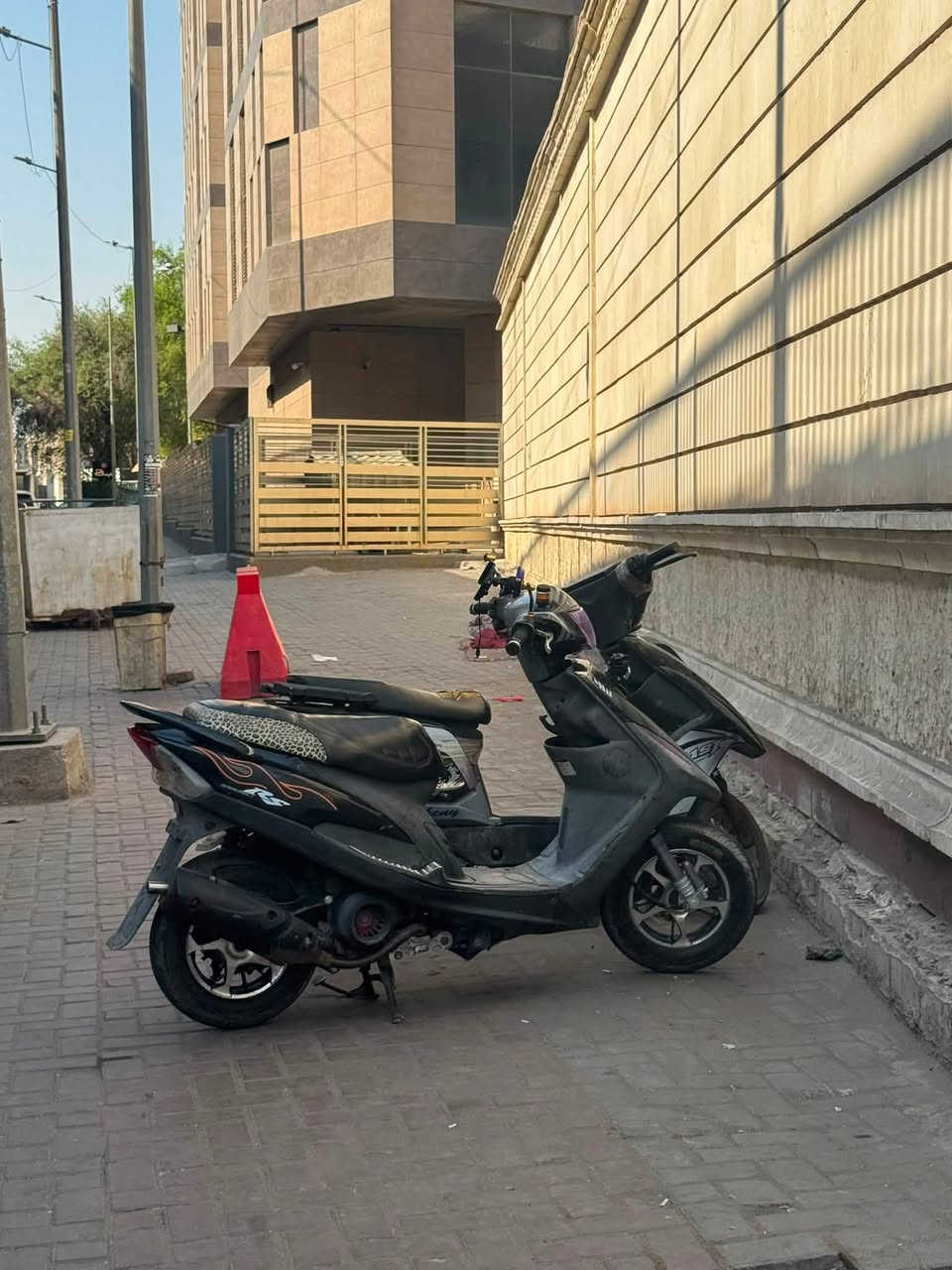 ماكس بلاديه لبيع سعر 750 وبيها مجال مكاني الدوره شارع المصافي قرب الدوره مول ***********

