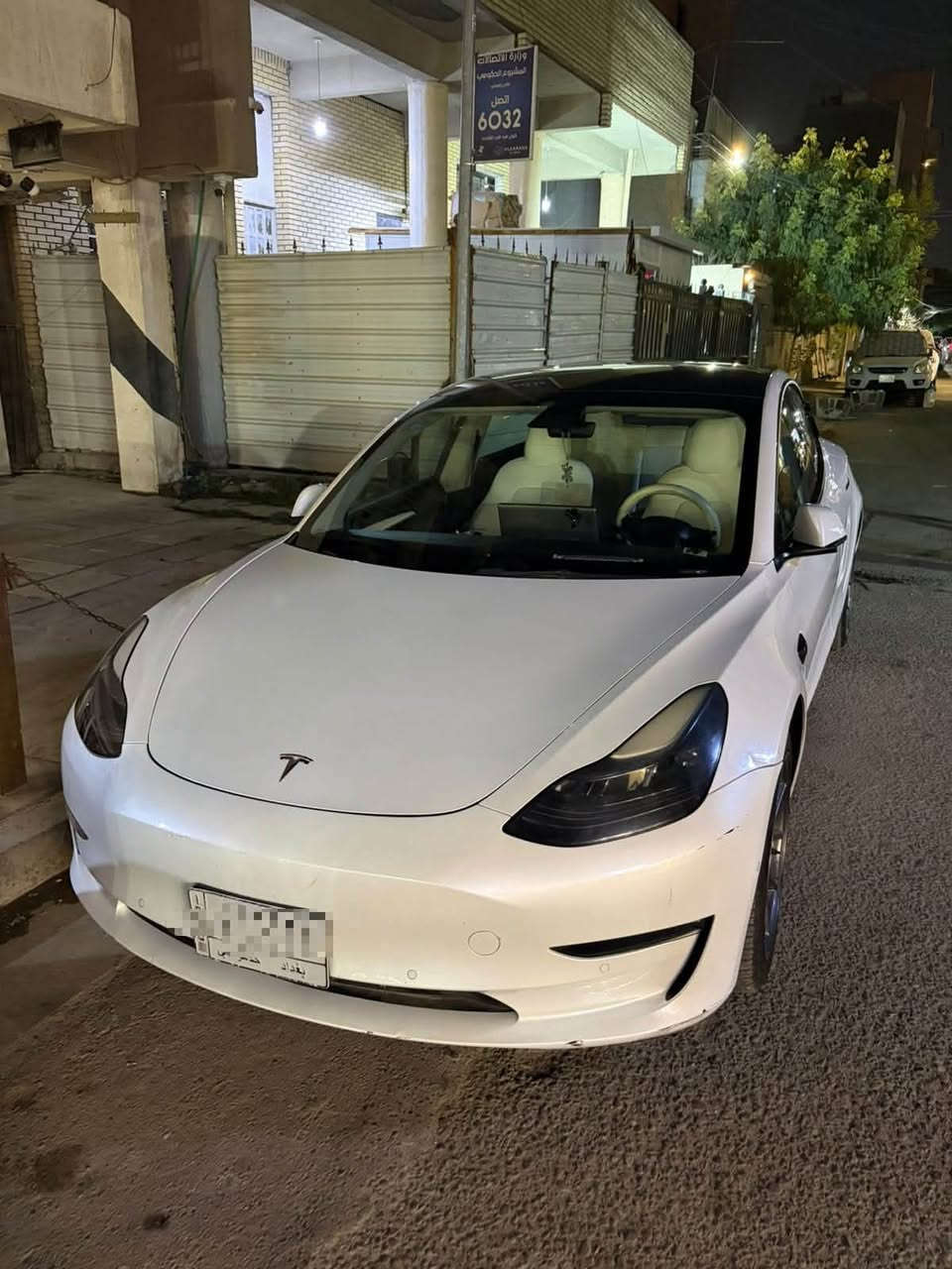 للبيع تسلا موديل 3 موديل 2022
المحرك: كهربائي، محرك واحد
الدفع: خلفي RWD
اللون الخارجي: أبيض
الداخلية: جلد أبيض
عدد المقاعد: 5
البطارية: ليثيوم أيون
الشاشة: لمس
التشغيل: بدون مفتاح، مع تطبيق تسلا
التصميم: رياضي

الممشى: 60,500 كم

جميع الأضرار والملاحظات الموجودة بالسيارة موضحة بالصور داخل الإعلان، والتفاصيل واضحة للمشتري.

المكان: بغداد، زيونة

السعر 🟩15,500$

للاستفسار:
***********

