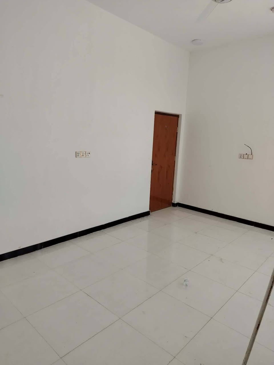 تم تنزيل السعر ٧٠ وبيه مجال
بيع مستعجل 👇جاهز ع الاخير

بيت زراعي فيه وصل طابو  بناء حديث درجه اولى في حي الصحفيين قرب السجن الاصلاحي مساحه 150م يبعد عن الشارع العام 100م فقط  # البيت ركن شارع امامي 12 م والفرعي 10م منطقه نظاميه جدا مشموله بالتطويب 

يحتوي ع غرفه واستقبال وصاله ومطبخ وصحيات داخليه وخارجيه ومنور وطارمه كبيره وحديقه مرتبه 

#البناء كونكريت مسلح درجه اولى باب خارجي سلايد #كهرباء درجه اولى 3خطوط 

#الخدمات حكوميه ماء ومجاري وكهرباء العمود بالباب #السعر 80 وبي مجال علما البناء 2024

للاستفسار الاتصال ع ***********
