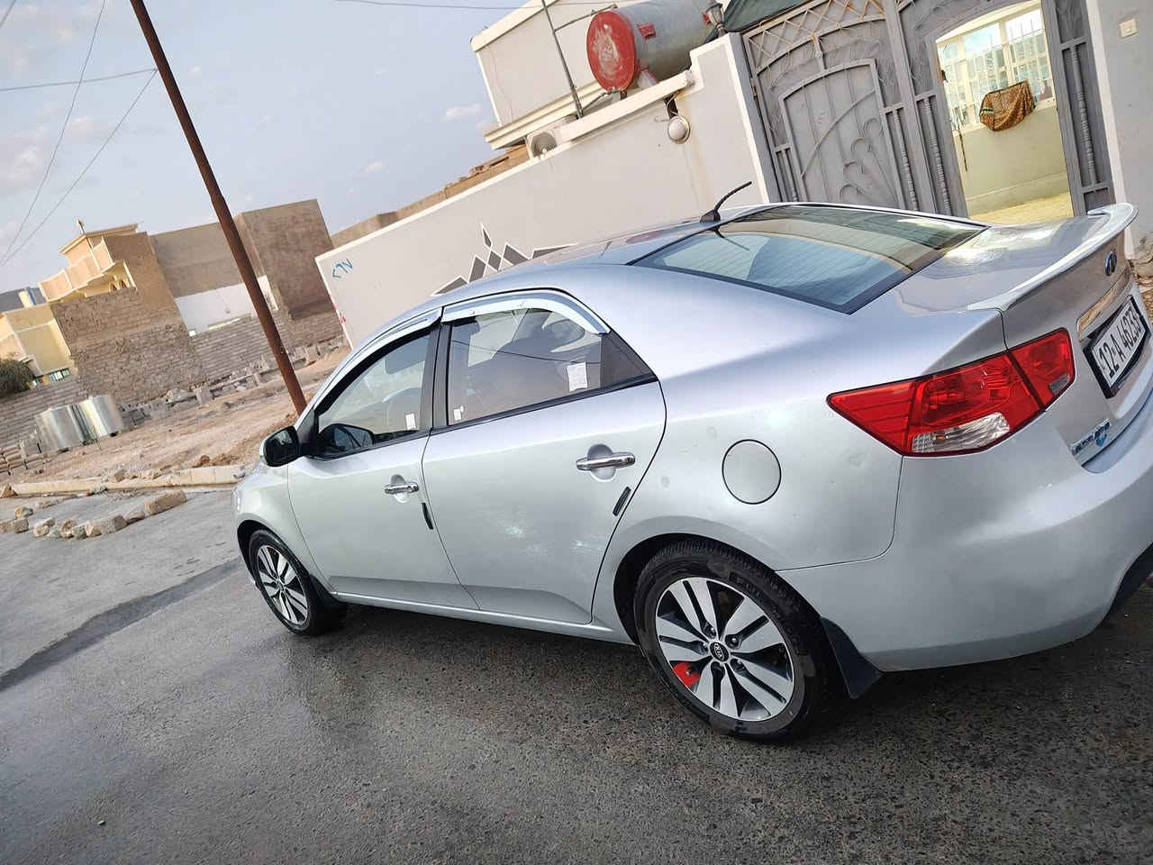 كيا سيراتو 2013 للبيع
رقم نينوى سنوية جديدة هزة جديدة قطعتين صبغ بدون داخل  ماشية 167 السنوية بأسمي السعر 105 وبيها مجال 
للأستفسار الاتصال عالرقم ***********
