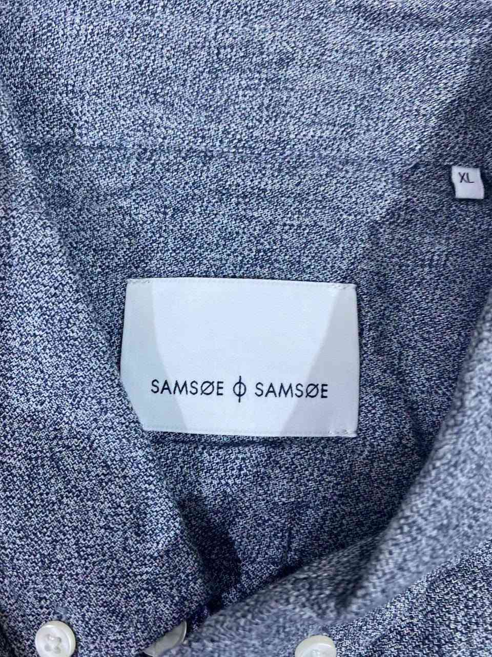 الماركة: Samsøe & Samsøe (علامة تجارية دنماركية شهيرة بتصاميمها السكاندينافية البسيطة والحديثة).  
​
​المقاس: XL

عرض الصدر: 60 سم

الطول: 75 سم

طول الردن: 68 سم 

​الخامة: 100% قطن عضوي 

​بلد الصنع: الصين

​يتراوح سعر قمصان Samsøe Samsøe من سلسلة Liam BX جديدة بين 100 إلى 110 يورو (ما يعادل تقريباً 105 - 120 دولار أمريكي).

السعر: 55 الف مع التوصيل
