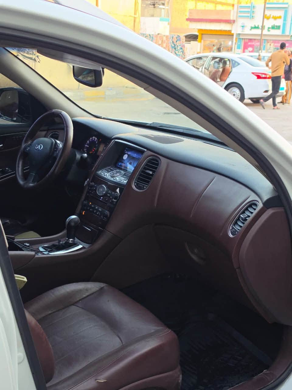 🚘 إنفينيتي QX50 / EX35 — للبيع كفاله عامه من الضربه والصبغ 

الموديل: 2009
المحرك: V6 سعة 3.700
الدفع: AWD دفع رباعي
القير: أوتوماتيك. 7 نمر 
اللون: أبيض لؤلؤي
الفئة: كروس أوفر رياضية فاخرة
الجنوط: 18 إنچ
فتحة سقف: موجودة
روف راك: موجود
كاميرا خلفية:
شاشة ومزايا تحكم:تحديث اندرويد 
المقاعد: جلد
تكييف: أوتوماتيك
نظام تشغيل: زر تشغيل
إنارة: LED/DRL أمامية
مرايا: كهربائية

✨ حالة السيارة

* لون أبيض لؤلؤي.
* الداخلية جلد.
* السيارة مناسبة للاستخدام اليومي والسفر.
* رقم دولي جديد وهزه جديده 

📍 
💰 السعر: 110
📞 للاستفسار: ***********
