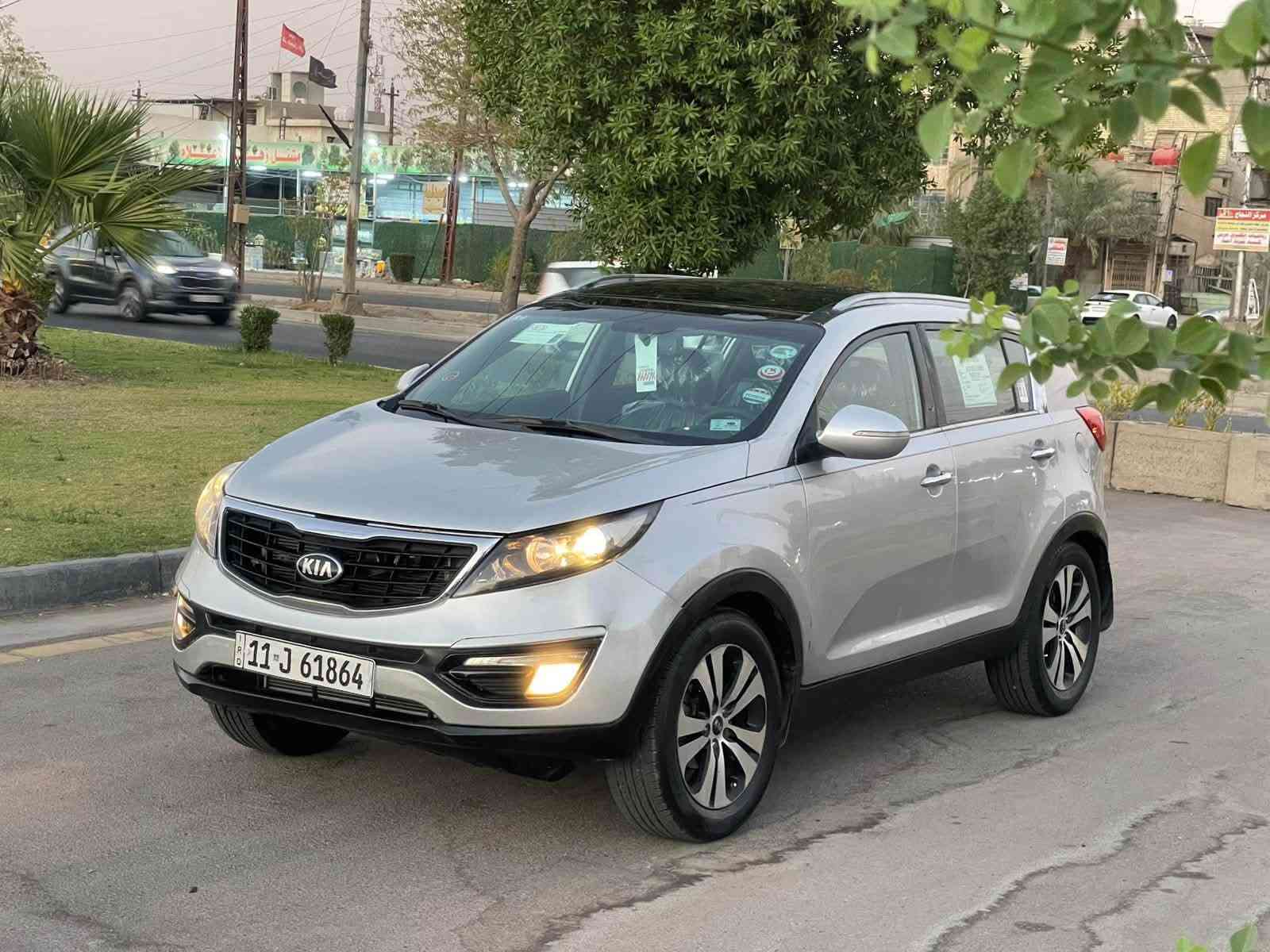 كيا سبورتج kia sportage
(السيارة فووووول مواصفات)
وارد خليجي موديل 2011 
بدون حادث ( فقط مرشوشة صبغ صفحة السايق والبنيد اثر جراد بسيط وعندي صورها قبل الصبغ)
-فتحة (بانوراما)
-اشاير بالمري
-تحكم ستيرن
-كشن كهرباء
-داخل برتقالي واسود
-كشنات جلد
-حساسات دعامية 
-كاميرا بلادية بالمراية
-شاشة تابلت
-ويل كب 
-السيارة ماشية 103 فقط
-السيارة ب اسمي (هزة جديدية وسنوية جديدة)
- السعر 110
مكاني بغداد الشعلة
متوفر واتساب واتصال
‏‭***********‬
