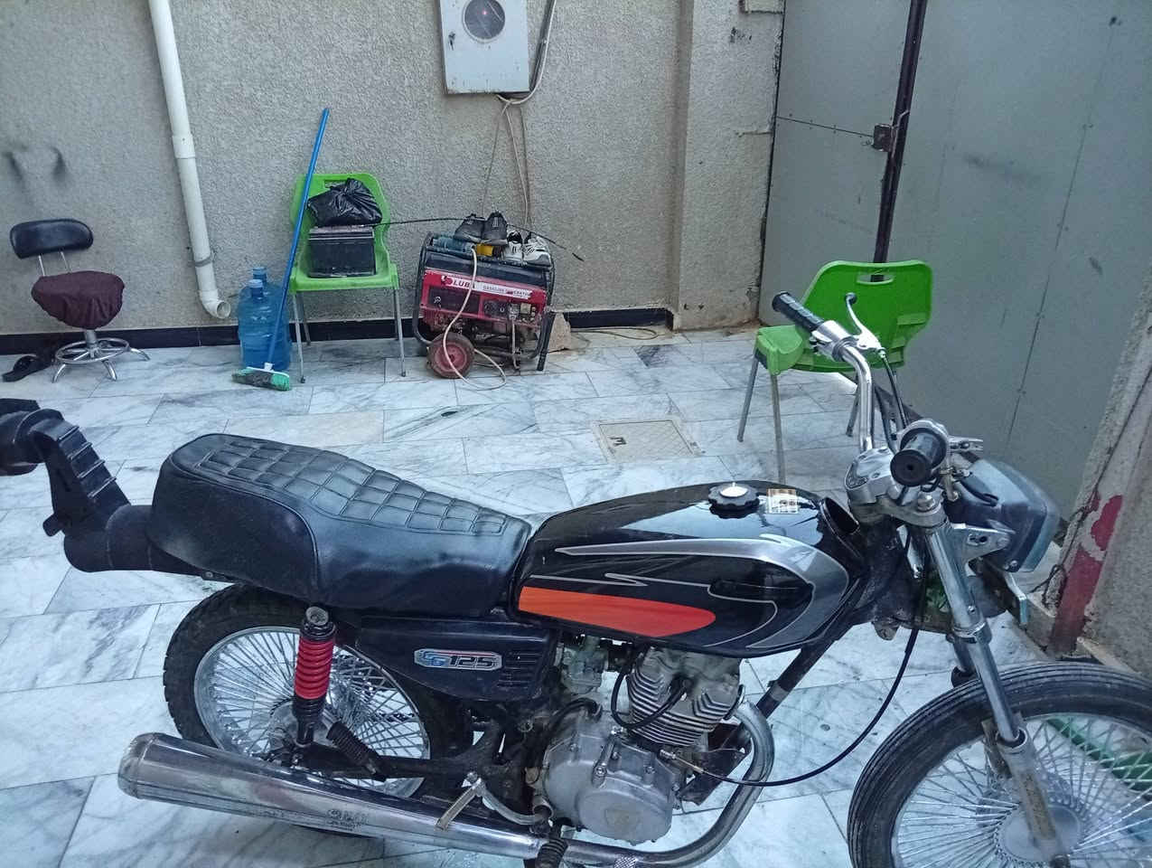 دراجه اربعه كير للبيع او للمراوس ب بطح بانده والدراجه معمره جديد اوراق أصولي محركها ارشه نضيف حيل الوياله نضاف حيل
الدبلات الاماميه مالت رابيدو 
الخلفيه مالت انتنس
ولفات صفر 01 بستم ناصي
تانكي جديد دوشمه جديده
 صالنصه رياضي جعره ام الخمس نجوم 
رأسطه حربي وزن ثقيل واكو البلاديه
ودشبول والاغراض البقيه موجودات
ضفيره شغاله دراجه كامله تجي تفحص وتروح 
المازدات شغالات موجودات 
صفاحيات جدد
مكاني حله ابو خستاوي شارع ميه
السعر 500 وبيها مجال بسيط
واذا اكو بطح بانده اراوس
خاص متواجد واتساب ***********

