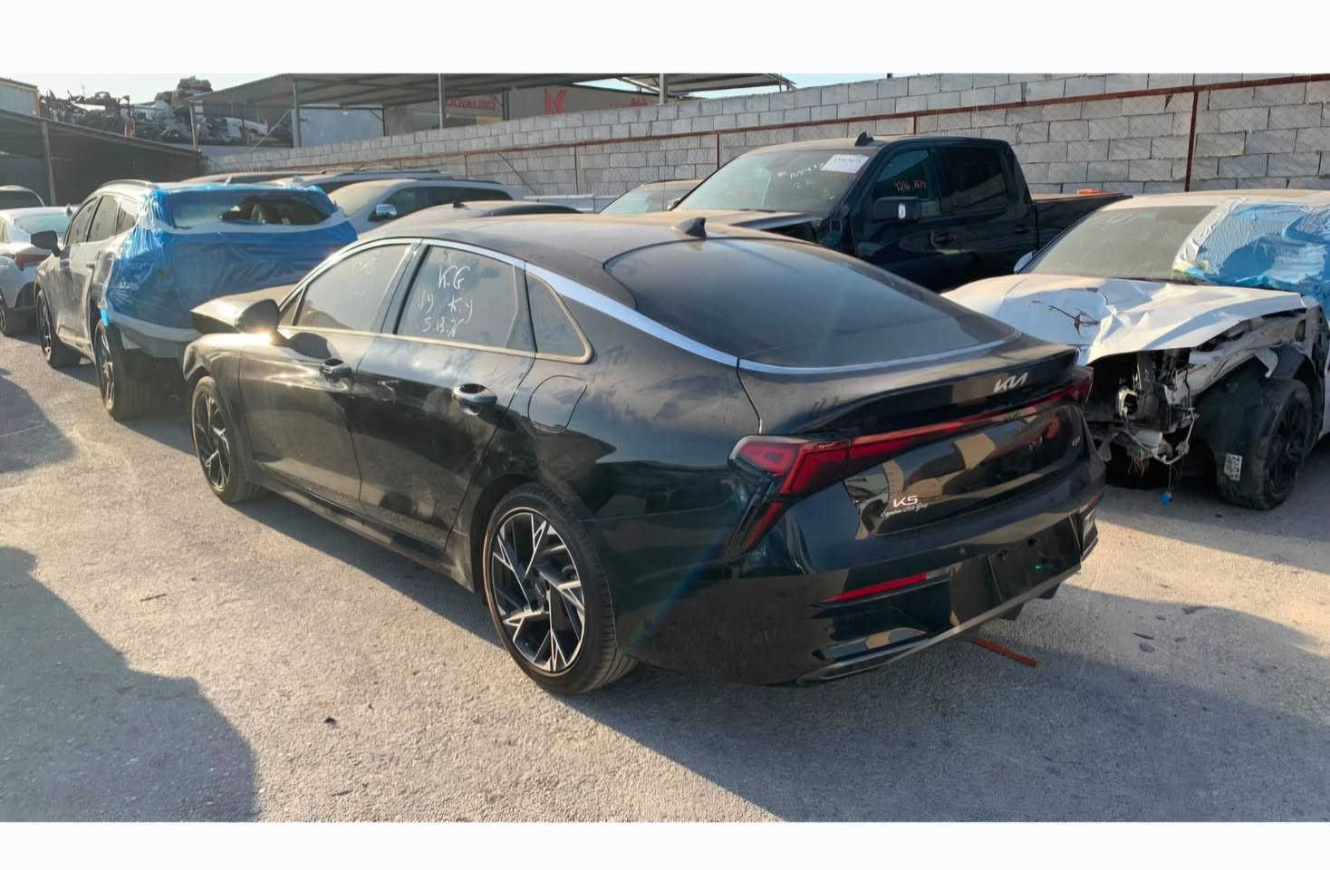 𝟐𝟎𝟐𝟓 𝐊𝐈𝐀 𝐊𝟓-𝐆𝐓.𝐋𝐈𝐍𝐄للبيع ب118ورقة
سيارةواصلةبالأردن مطروحةللبيع هناك وبلاتصليح..تشتغل وتمشي من أمريكا صور السيارة وتقرير الكارفكس موجودة بالمنشور ..كياK5-GT.LIN مودیل2025
اللون : أسود ميتاليك ملكي حجم المحرك:2.5L( 4,سلندر )  المواصفات  𝐆𝐓.𝐋𝐈𝐍𝐄فول الفووول.مواصفات ١/١
فتحة سقف بانوراما..ومواصفاتها الباقية معروفة...
تريدها بالأردن أو لكتاب الشهداء أو حرةالسيارة معروضة بمكتب شركة
للأستفسار الأتصال تلفون أو واتساب ☎️***********
