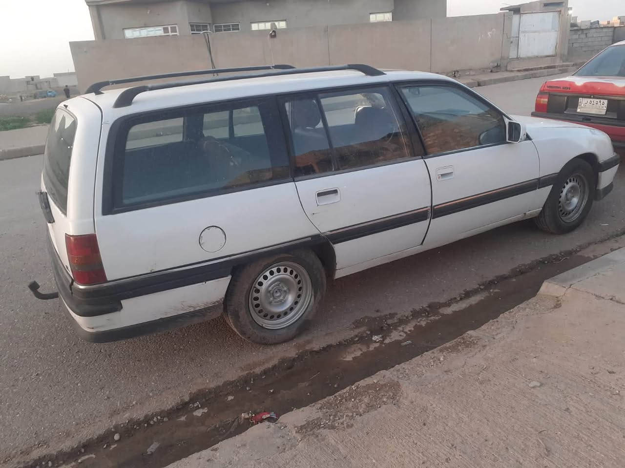 اوميكا موديل 93 ستيشن
جامات أمامي كهربائي
 كير عادي 
سنوية ٢٩ شرط التحويل 
كير ومحرك  شرط 
سعر٣٠ وبيها مجال
 موجودة السيارة في 
معرض عالم السيارات في معارض الموصل للاستفسار الاتصال على الرقم ادناه 
***********
