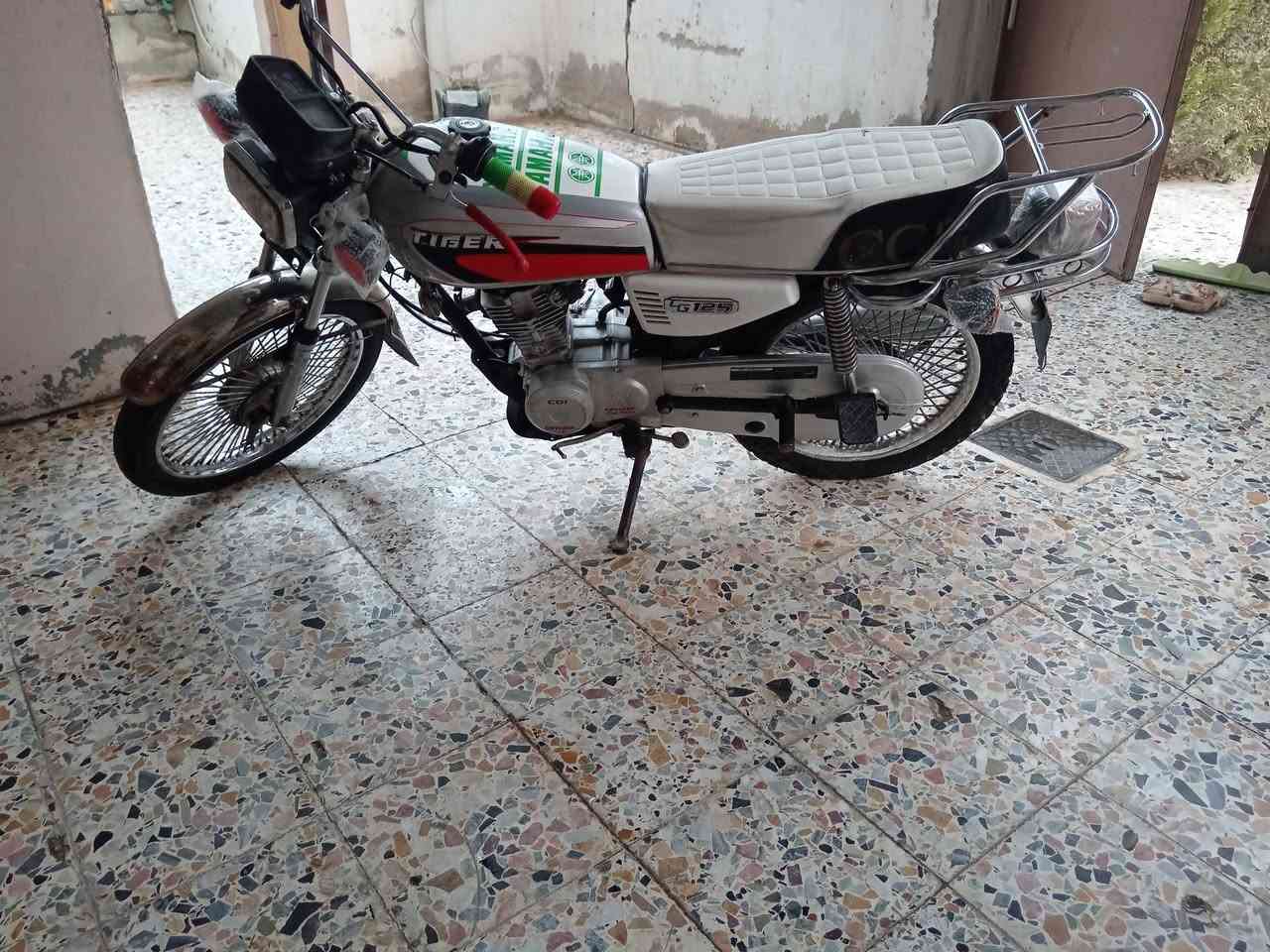 ماطور تايكر موديل ٢٠ للبيع حيل نضيف ربع ماا تصرف   علي تواير جدد كلشي بي نضيف محرك شرط تكف يمو ماتسمع حس سعر400 وبي مجال حك جيتك  مكاني ايسر *********** وتساب.              ***********
