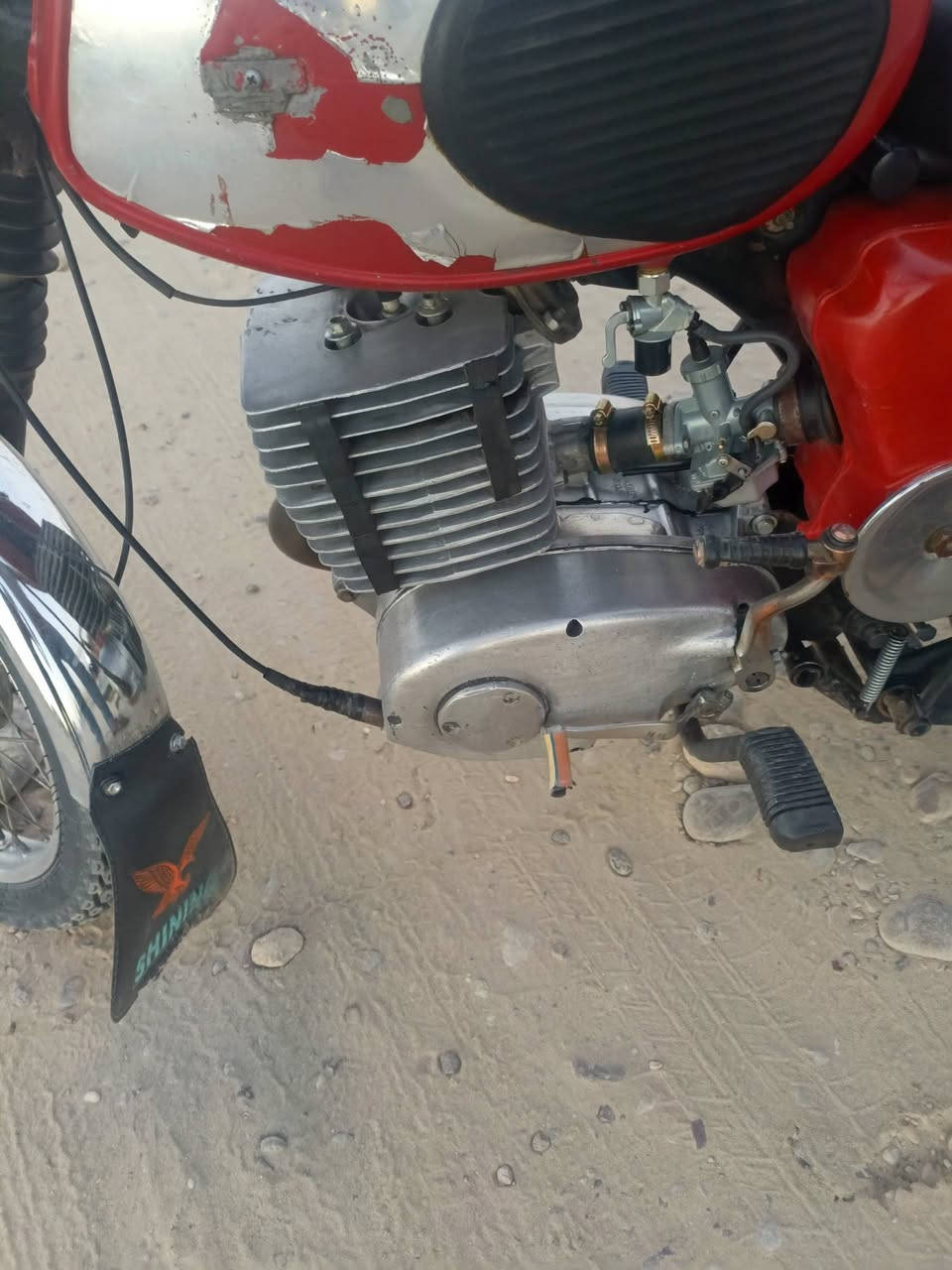 السلام عليكم للبيع MZ موديل 81 حجم المحرك 301cc محرك كير كله شرط ماطور جديد كهربائيات كله شغاله تايرات جدد السعر 700 وبي مجال ***********
