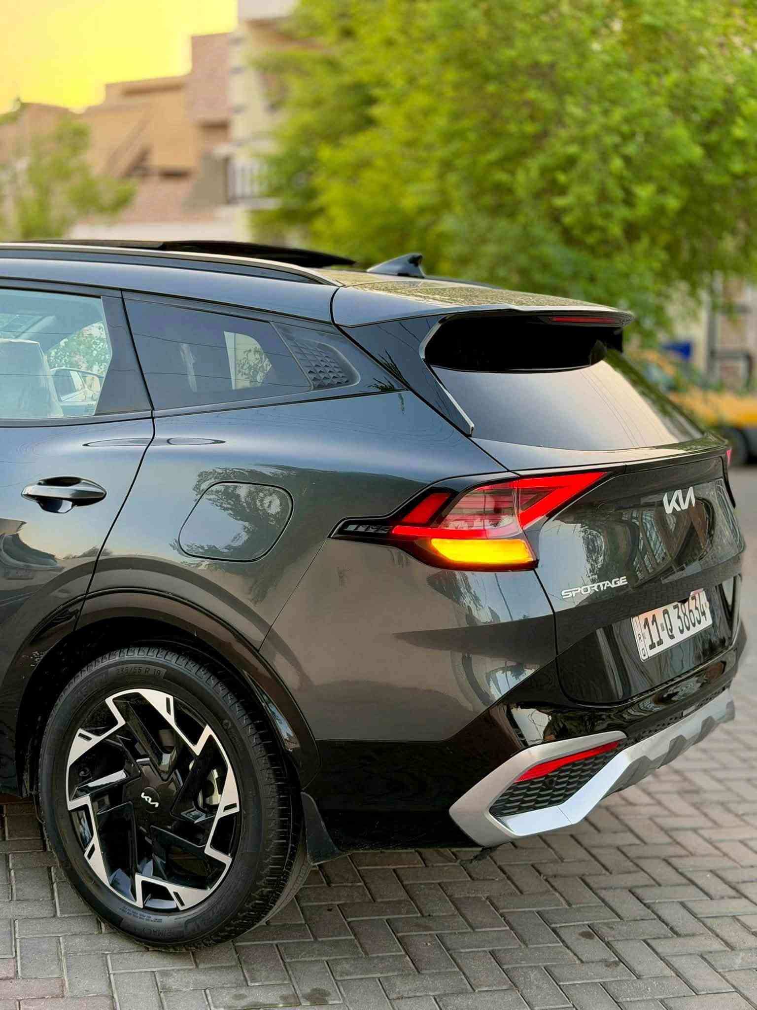 2023 kia sportage. (Vib) SX- داخل احمر❤️prestige
اعلى فئه برستيج جديده 

وارد امريكي طخه فقط بلباب وهلال الجاملغ

مواصفاتها :

1. محرك 2500

2. كير 8 نمر 

3. بانوراما

5 كامرات محطيه

1. بصمة : تشغيل - ابواب - صندوك

2. صندوك كهرباء

كشنات تدفئه و تبريد

1. شاشة كبيرة على طول الدشبول دجتل كامل

2. كيجات الكترونية متغيرة حسب الوضعيات

3. انظمة القيادة : سبورت - سمارت - نورمال

4. كشنات داخل احمر المرغوب

5. كراسي كهرباء فول تحكم مع كشن ميموري

6. اضواء ترحيب عند الاقتراب مع ترحيب داخلي عند الصعود او المغادرة

7. شحن وايرليس

8. منافذ تايب سي عدد 3 مع 2 في الكشنات ومنفذ يو اس بي ومنفذ جداحة

9. هاند بريك بصمة

10. اوتو هولد

11. كاميرات عدد 5زاوية 360 مع كاميرات بالاشارات الجانبية مع وضعيات مختلفة للكاميرات

12. فول رادارات امامية وخلفية وجانبية

13. تحديد مسار ذكي

14. قيادة أليه ذكية

15. نقطة عمياء

16. كروز سرعة

17. تبريد وتدفئة كشنات مع تدفئة ستيرن

18. سستم صوت هارمان كاردون

19. خزن كشن سائق ميموري وضعيتان

27 وضعيه تغير صوت المحرك

1. اشاير بالمري

2. تشغيل عن بعد

3. شاشة لمس متغيرة لتحكم الميديا او لتبريد

4. ستيرن فول تحكمات

السياره فول ١/١

للبيع فقط بدوون مراوس السعر 198
***********
