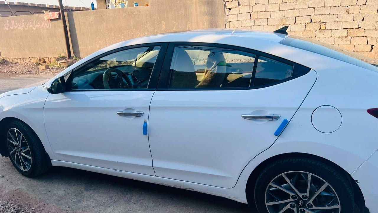 النتره ١٩ خليجي بدون صبغ رقم بغداد بسمنه بيهه طخه بل باب وشويه بخشم البنيد موظح بل صور السعر ١٤٤ وبيها مجال مكاني ديالى الغاليه ***********

