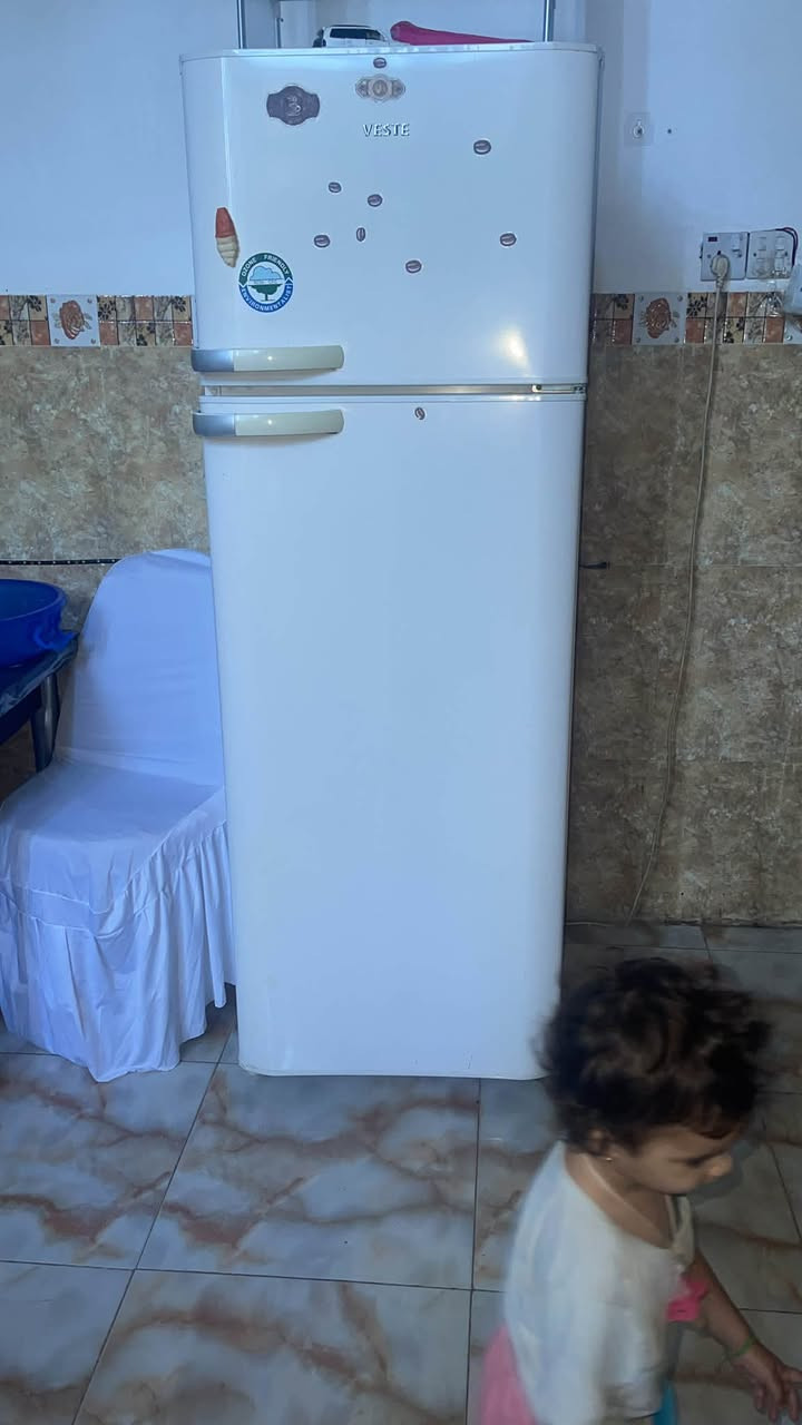 سلام عليكم ثلاجه للبيع خير من الله جديده جبيرة ٢٥٠
