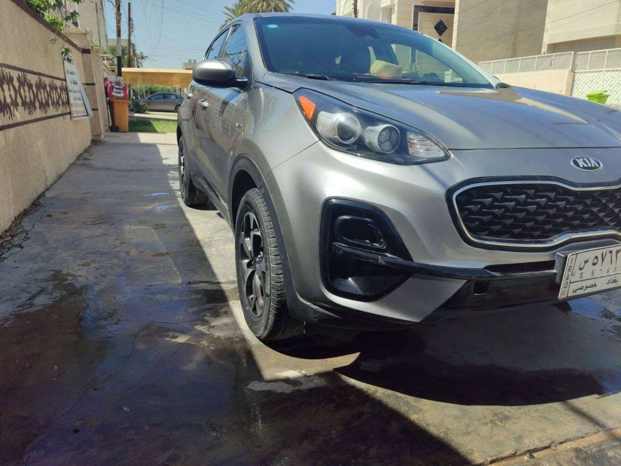السلام عليكم 
كيا سبورتج 2021 LX
السيارة نضيفة و عملية مال بيت 
صور الحادث موجود بالمنشور 
السيارة كاملة 
تجي دفع رباعي 
كراسي مخمل يدوية 
مكينة 2400 gdi تنفس طبيعي 
الممشى 54 الف ميل 
ويل 17 
(بيها اثر حالوب بسيط في العراق )
السعر 155 و بيها مجال بسيط جداً 
مكاني بغداد العامرية 
للاستفسار 
***********
