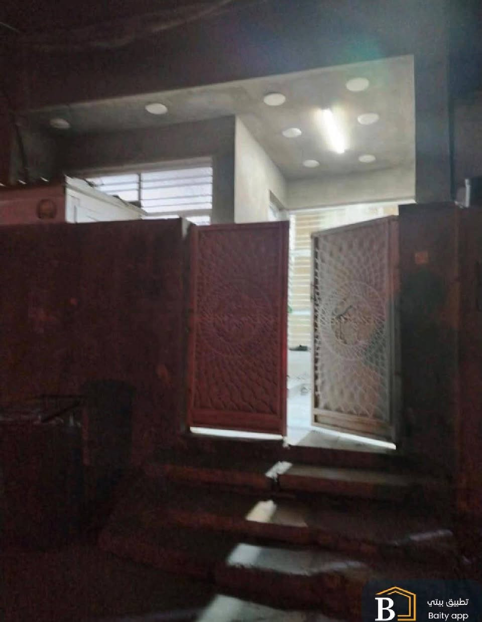 مساحة ١٠٠م • واجهة ٥م • شارع ابو سيف