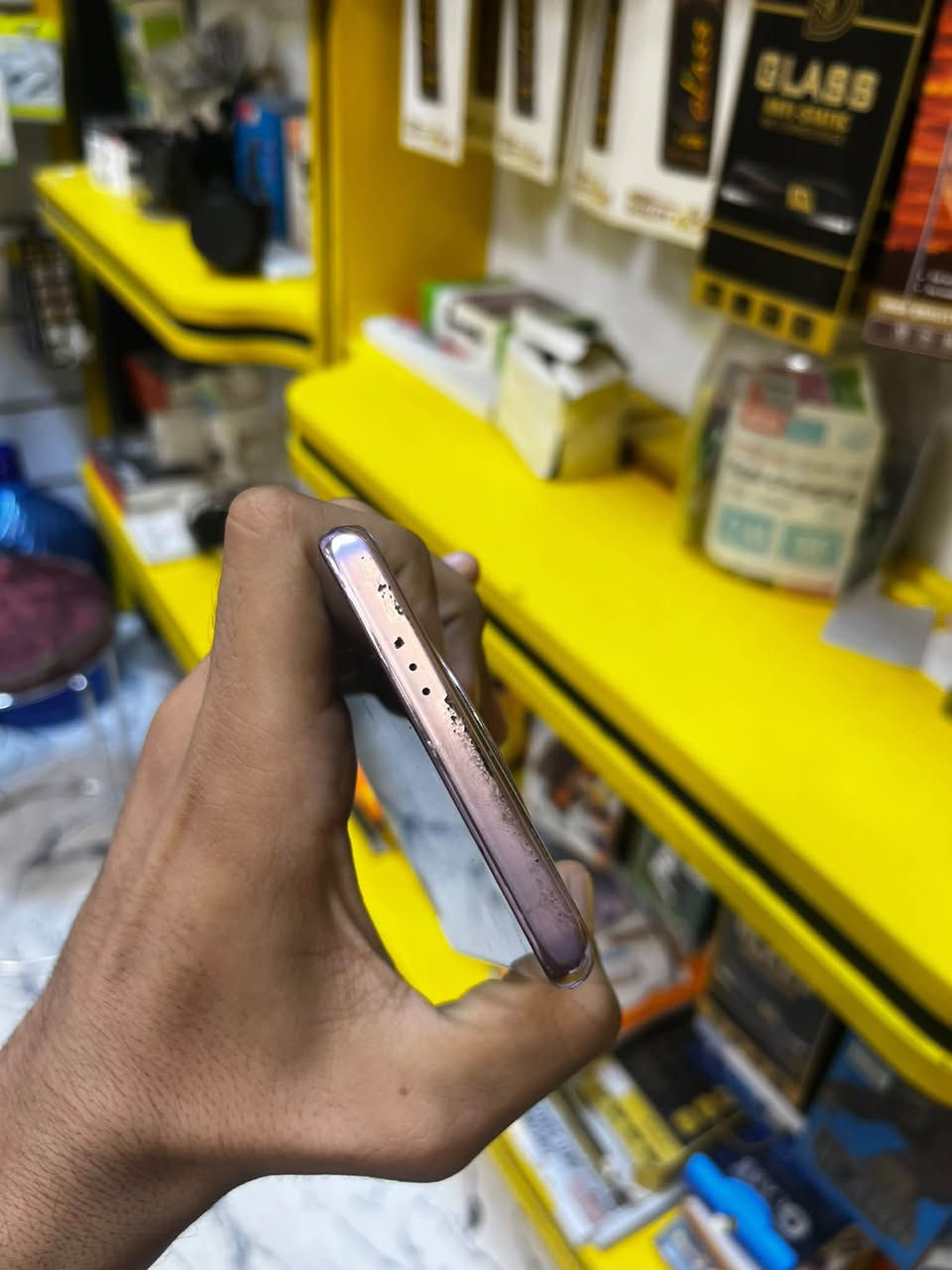 HONOR X9C
ذاكره 256 
عشوائيه 12 
بي شخوط بسيطه بلشاصي فقط 
السعر 270 الف 
الجهاز بدون ملحقات 
للاستفسار المراسله على الرقم 
***********
