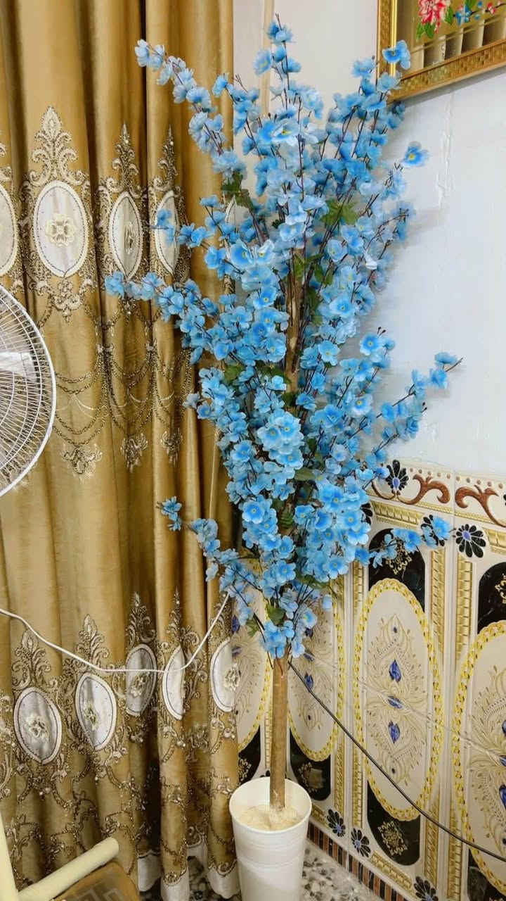 شجره صناعيه وردي للمهتم يدخل خاص بسعر جدا مناسب 🤍🤍‭***********‬
