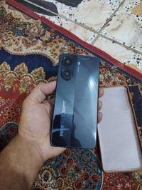 ذاكرة ٥١٢ • رام ١٦+١٢ • بطارية ٦٠٠٠