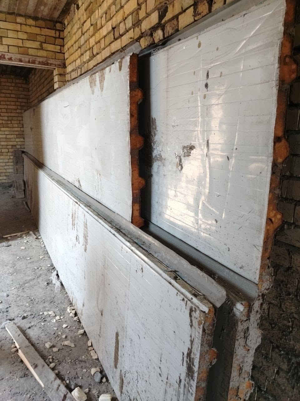السلام عليكم سندوج بنل للبيع ٤ قطع طول الوحدة ٨ متر مكان حي الجهاد ***********
