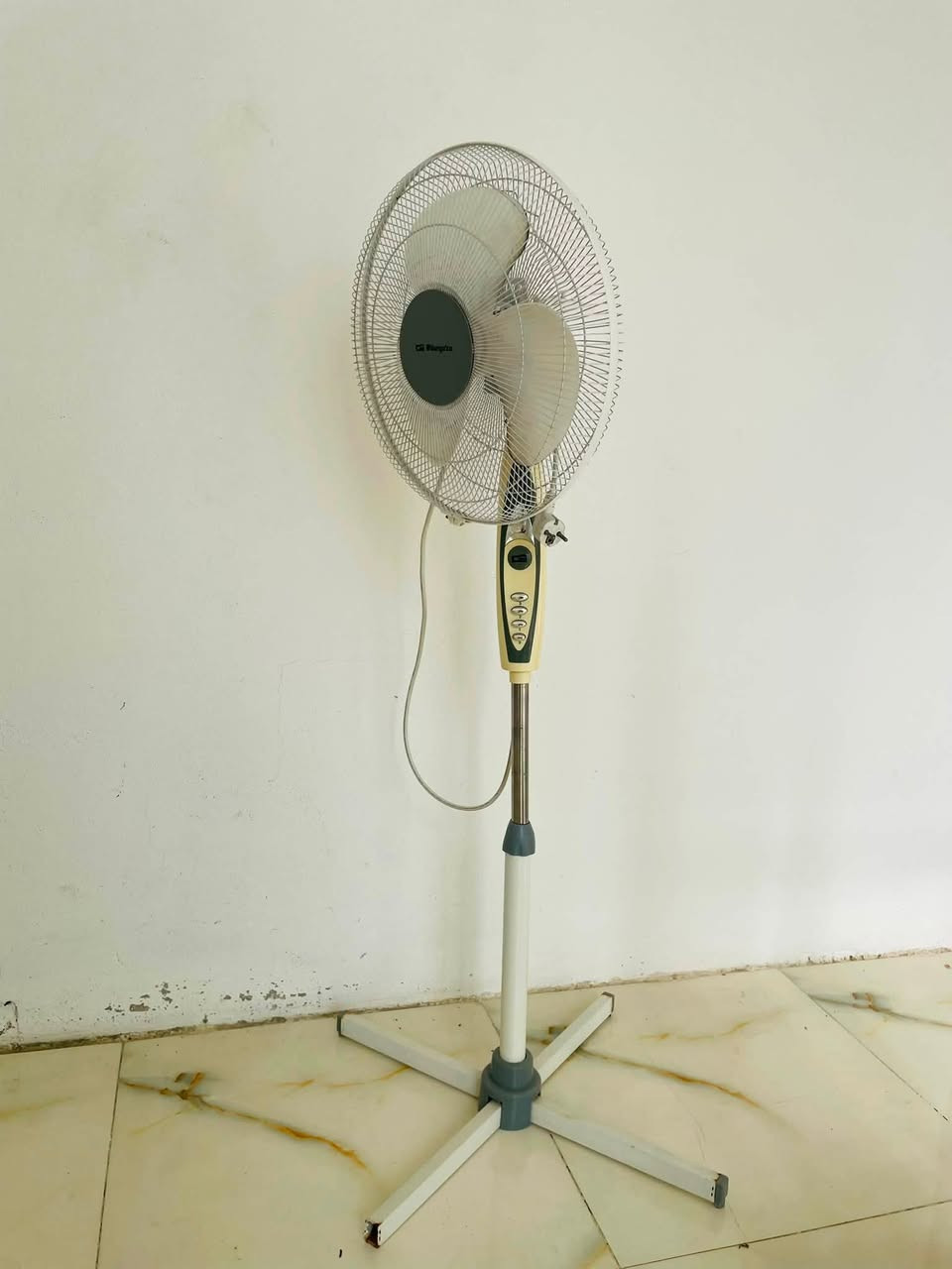 للبيع
 
قفص يرهم طيور حب او بلابل / الطول 120 /العرض 95 / العمق 60/ السعر 35 الف

برده سلايت اخو الجديد / الطول 200 /السعر 35 الف

محفورة / الطول 350 / العرض 250 / السعر 25 الف

مروحة كهربائية / السعر 8 الف

العنوان/ دهوك. للتواصل على الماسنجر او الاتصال على الرقم *********** وبي واتساب
