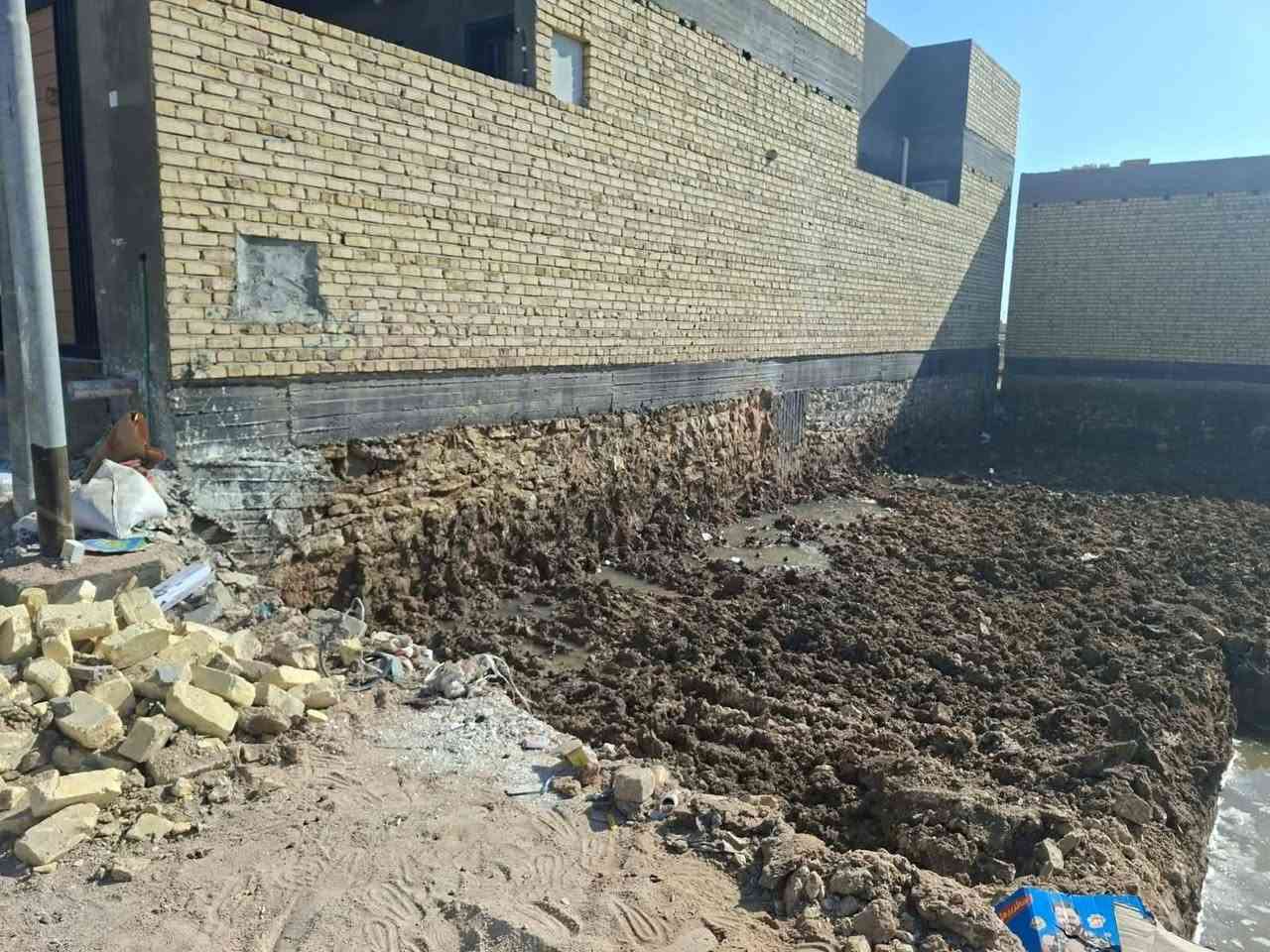 هيكل للبيع حي الزهور//سنة البناء 2026/سعر مناسب 

المساحه 200/

بناء درجة اولى من الأرض حتى هذه المرحلة/

الهيكل حر غير مطلوب//تكدر تقدم على قرض الاسكان/

***********
