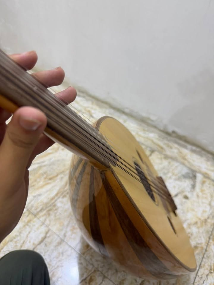 عود زرياب تركي
العود نظيف و سليم 

صناعة 2020 

مع جنطة و اوتار اضافية

السعر 140 الف و بي مجال 

***********

المكان بغداد
