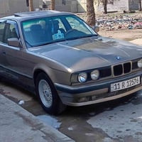 🚘 للبيع BMW 525 موديل 1990  🔹 المحرك مفتوح، مو مسكر   🔹 التبريد شغال و...