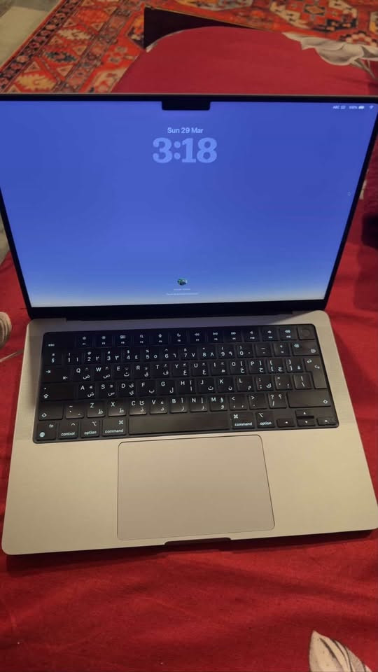 ماك بوك برو للبيع
*********** 
السعر 2مليون ونص وبي مجال 
نظيف استخدام قليل

نص مكتوب في الصور:
- About MacBook Pro 14-inch, Nov 2023 Name Omar's MacBook Pro Chip Apple M3 Memory 8 GB Serial number HXJL6DXHWJ Coverage Expired Details... macOS macOS Tahoe Version 26.3 Displays Built-in Liquid Retina XDR Display 14-inch (3024 x 1964) Display Settings... Storage Macintosh HD 212.56 GB available of 494.38 GB Storage Settings... System Report... Software License Agreement Regulatory Certification