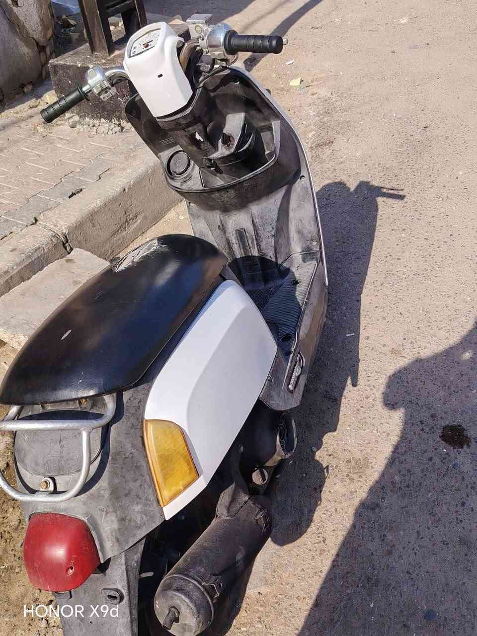 بوليس للبيع
اوراق بأسمي بس ابيعه كوم حديد 
325 قفل لا تعاملني 
***********
