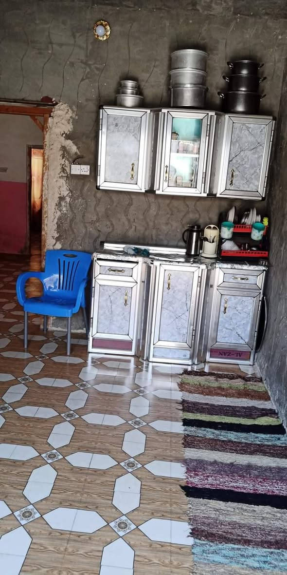 بيت للبيع طابو زراعي السند بأسمي
المساحه 150 متر
يبعد عن الشارع 150 متر متوفر ماء اساله وكهرباء ومولده شارع 
متكون من غرفه نوم وصاله ومطبخ واستقبال والسطح فرشي 
السعر خاص 
الاتصال علئ ***********
***********
