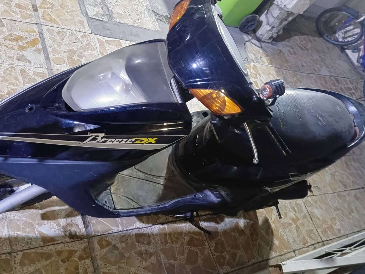 دراجه بريز للبيع العنوان بغداد مدينت الصدر شغاله بيه نقوصات بس بيعه كوم حديد ***********
