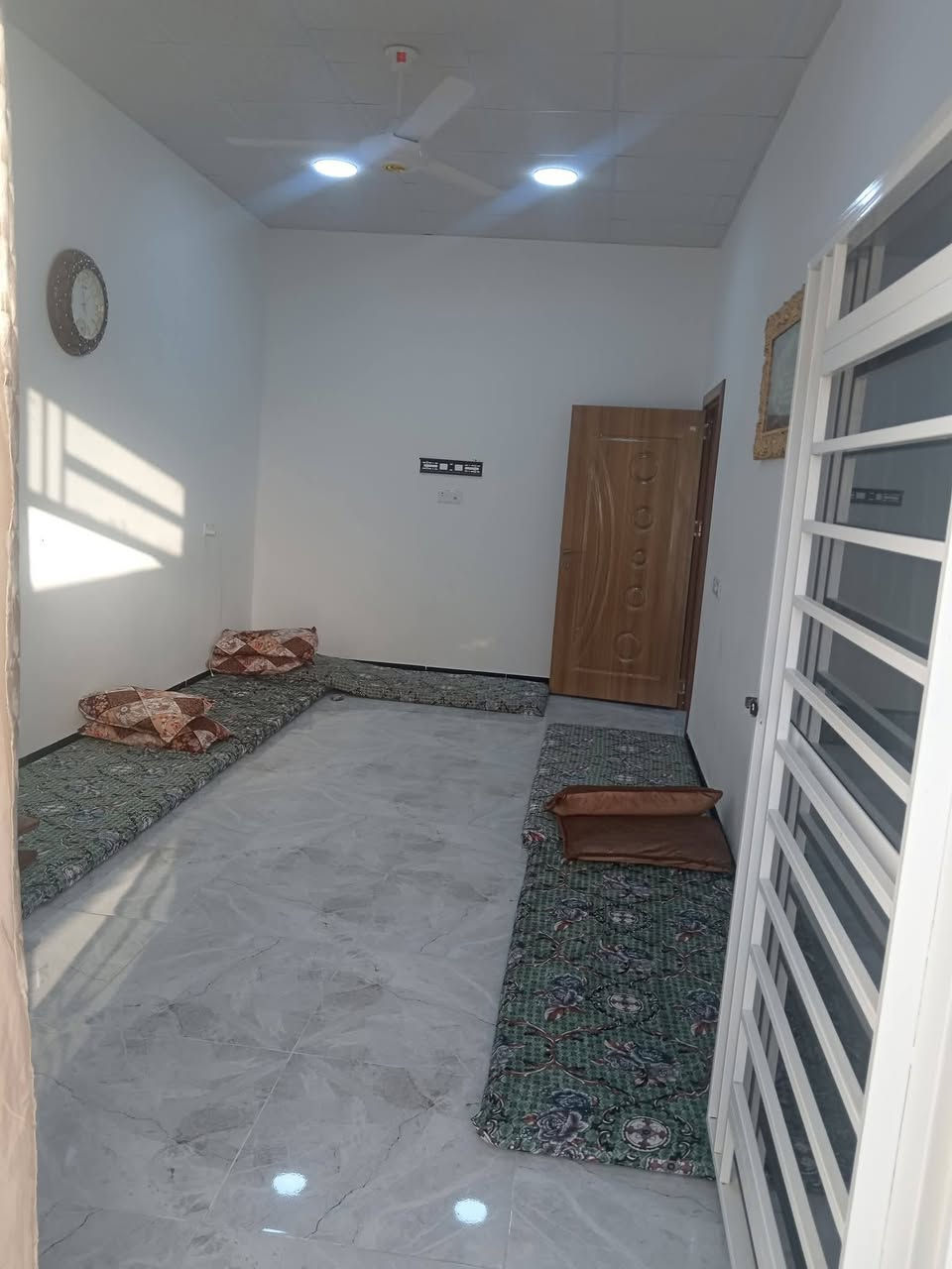 دار البيع الديوم 11الف قبل شارع 60 فرع مساحه 150 5في30 بناء 2024 غرفتين نوم وستقبال وصاله ومطبخ و 3حمامات سعر 88 وبي مجال   ***********
