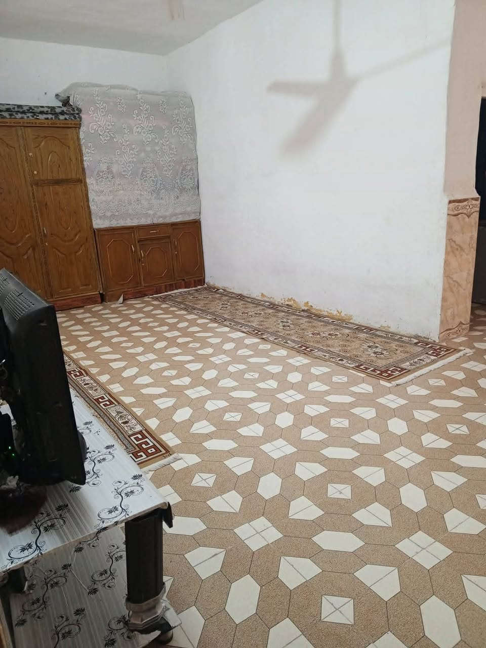 بيت البيع مساحه 300 غرفتين نوم وصاله وستقبال ومطبخ حمامات داخلي وخارجي طرمه جبيره ترك خلفي   السعر 30 وبي مجال البيع مستعجل الشراي يتصل علا هاذ رقم ***********
