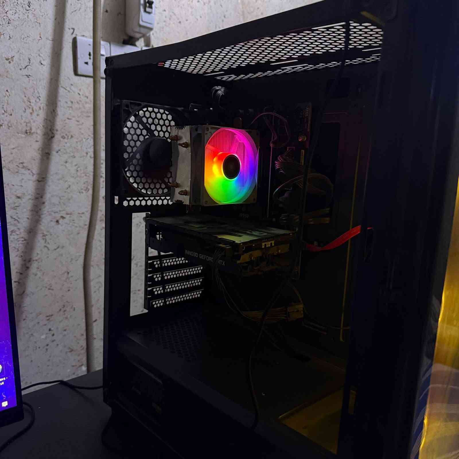 للبيع تجميعية pc مع شاشة شاومي حجم الشاشة 24 ترددها 180 هرتز  المواصفات :
المعالج : core i5 9500 الجيل التاسع 
الرام : 16 كيكة 
الهارد : 256 ssd مع 256 hdd
كارت الشاشة : نيفيديا rtx 2070 سعة 8 كيكة 
مكاني بغداد البلديات اتصال ***********

نص مكتوب في الصور:
- About Your PC is monitored and protected. See details in Windows Security Installed RAM 16.0 GB Speed: 2400 MHz Processor Intel(R) Core(TM) i5-9500 CPU @ 3.00GHz 3.00 GHz Graphics Card 8 GB NVIDIA GeForce RTX 2070 Storage 417 GB 202 GB of 417 GB used pc-1 MS-7C31 Rename this PC Device Specifications Copy Device Name pc-1 Processor Intel(R) Core(TM) i5-9500 CPU @ 3.00GHz 3.00 GHz Installed RAM 16.0 GB Graphics Card NVIDIA GeForce RTX 2070 (8 GB) Storage 119 GB SSD SSD 128GB, 298 GB HDD TOSHIBA MQ01ABF032 Device ID 4D07ABA3-032D-4CD9-9026-ACC22F7AAD85 Product ID 00331-10000-00001-AA718 System Type 64-bit operating system, x64-based processor Pen and touch No pen or touch input is available for this display Frequently asked questions How does having 16 GB or more of RAM impact my PC's performance? Can I run modern applications smoothly with this RAM capacity? Is my GPU sufficient for high end gaming and video experience? How can having a dedicated GPU enhance my experience and productivity? Am I running the latest version of the Windows OS? What is the latest Windows version?