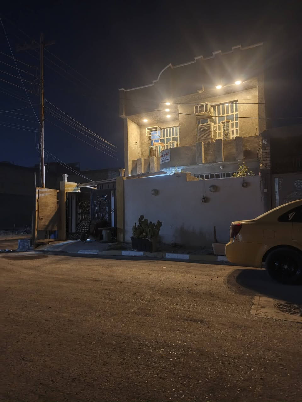 السلام عليكم من رخصة من رئيس  الكروب المحترم الدار للبيع مساحه 150م ركن عله اربعه شوارع طابقين بل معوقين ورة قاعه أبو رشاد الله يرحمه سعر 130بي مجال رقم اتصال***********
