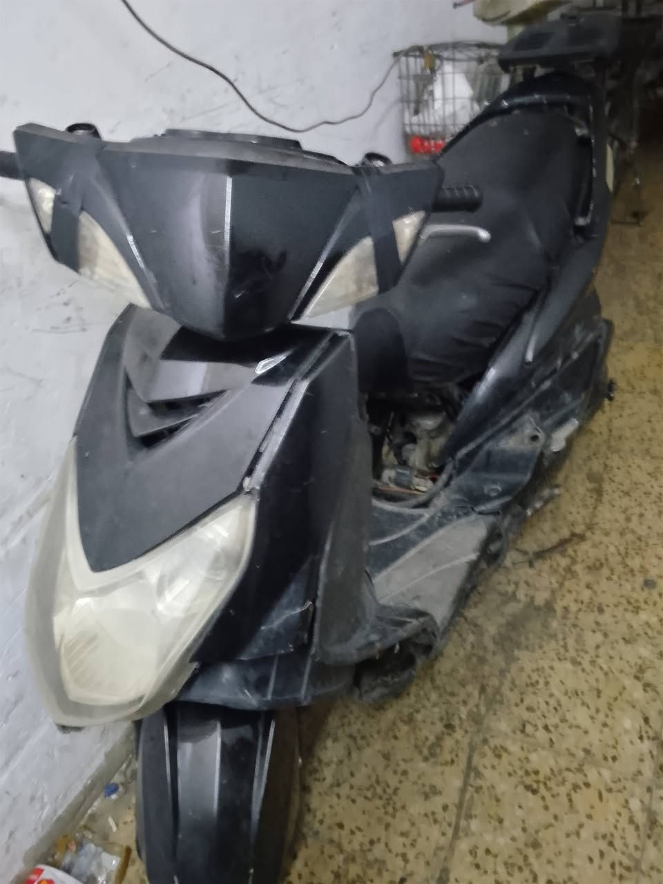 سلام عليكم سكنس فحل للبيع نقص باتري تشتغل هندر طلاعات نوزل رون شغال مال عداد اشاير سعرها 325وبيه مجال مكاني بغداد حي العدل جيب باتري وتعال انكر سلف واطلع مراوس شعندك نزل أو بيع رقم***********
