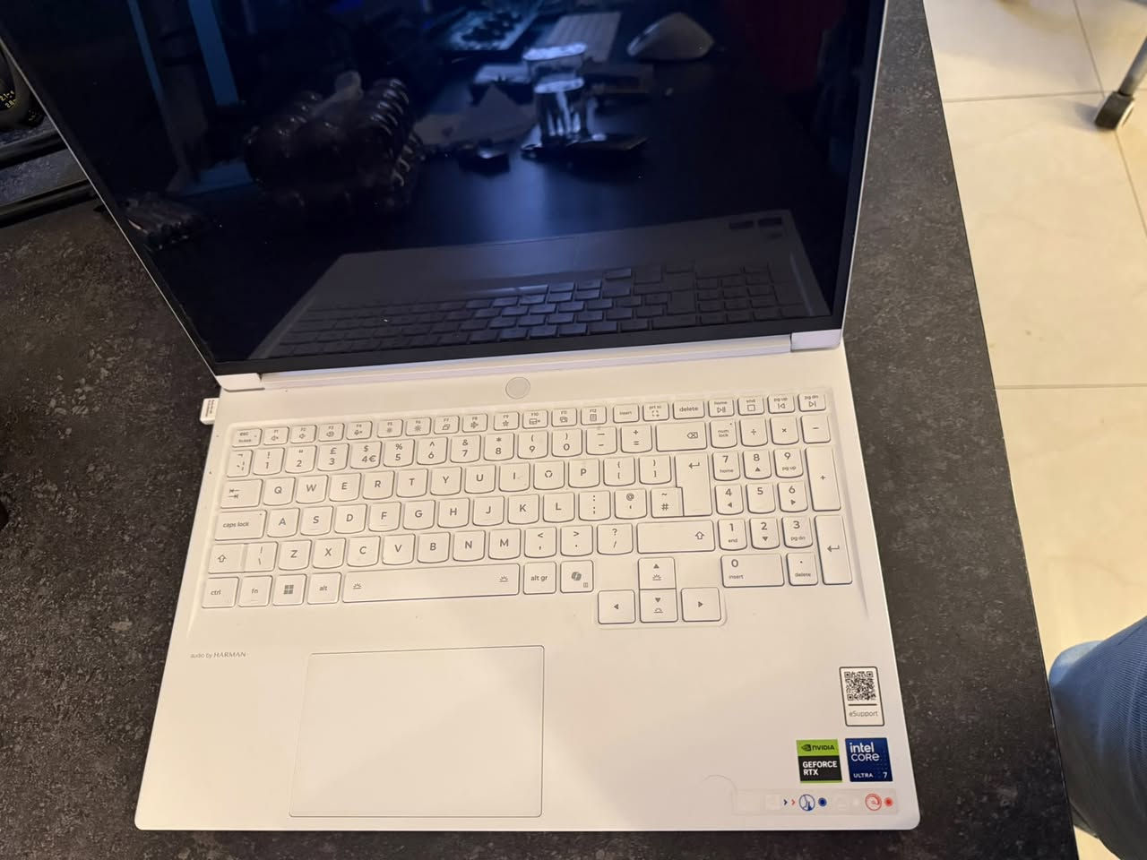 🔥 للبيع لابتوب بمواصفات قوية جداً 🔥
💻 المعالج: Intel Core Ultra 7 255HX
🎮 كارت الشاشة: NVIDIA RTX 5060 – 8GB
⚡ الرام: 32GB DDR5 – 5600MHz
💾 التخزين: 2TB SSD
🪟 النظام: Windows 11 Pro
مناسب للمونتاج، التصميم، الألعاب والبرامج الثقيلة 🎬🎮
💰 السعر: 2,200,000 دينار عراقي
📞 للتواصل: ***********
