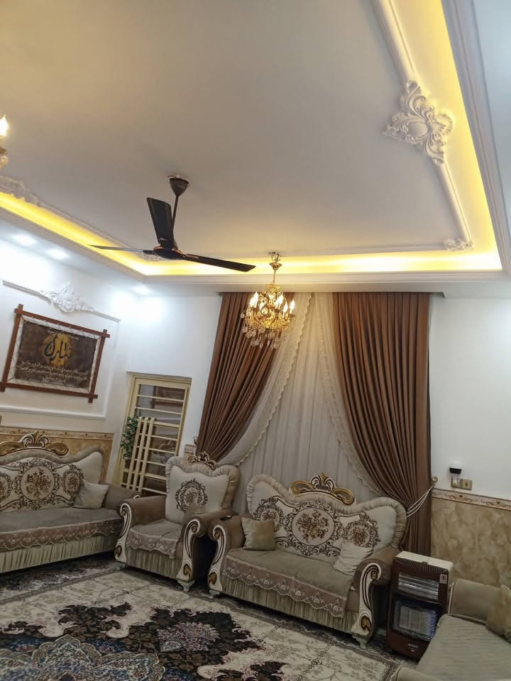 بيت للبيع في حي الامام الرضا (الفلاحية)قرب اسواق النخيل يتكون من طابقين ويحتوي على ٦ غرف نوم وخمس حمامات ومطبخ وهولين واستقبال وبيتونة والسطح شتايكر وطرمة وحديقة مساحة البيت بالسند ٢٢٠ وواقع حال ٢٨٥ م يقع على ساحة خضراء خلف شارع ٣٠ تشطيبات حديثة سنة ٢٠٢٣ البيت ضخم ومرتب 

للاستفسار عن السعر  ع الخاص وباقي التفاصيل الاتصال على الرقم ***********
