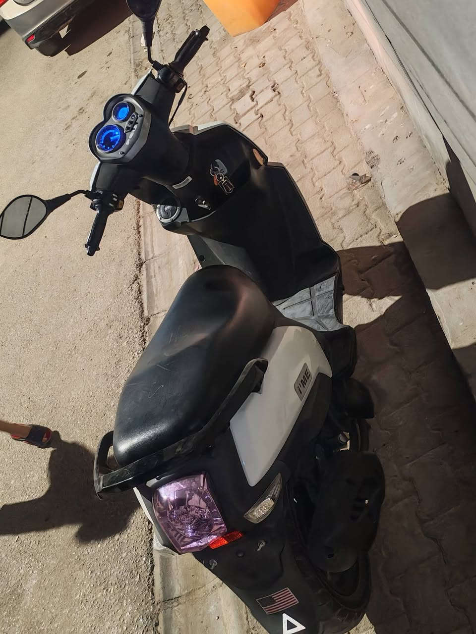 السلام عليكم
من رخصت الادمن 

دراجه بيجو ايطالي حديث 

فول مواصفات كلها كهربائية  نازله من الحاويه صار شهر مال رمبة نوزل  محرك ١٢٥ سيسي 

دراجه بطله بمعنى الكلمه عنوانها كربلاء طويريج للبيع او مراوس بدايون اصولي السعر مليون  و٣٥٠ 

وهذا رقمي  ***********
