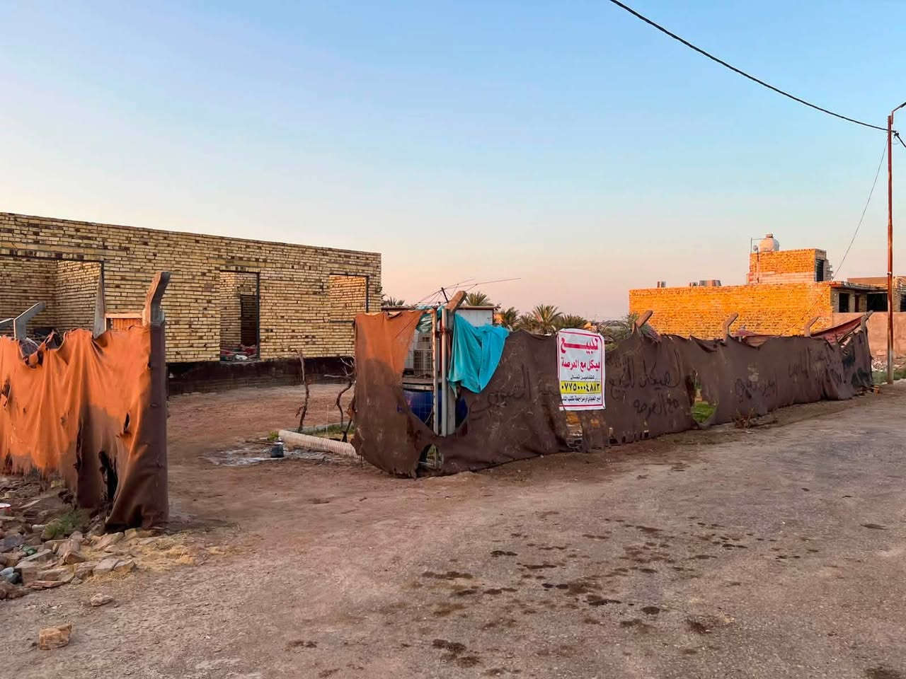 #هيكل مع عرصه_للــبـيــع  🏡   🏡 #الموقع الديوانية    قرب بانزيخانة الشموس  🏡
✅ طابو زراعي 
✅ سند ،25 
✅ مداور ثاني يوم  باسم المشتري 
📍 الموقع: مجمع الامير السكني 
📐 المساحة: 400 م²
🏗️ البناء: 2026  – )
يتكون الهيكل  من:
غرفة نوم  طول 8 وعرض 5 
صاله طول 8 وعرض 5 
مطبخ مفتوح ع الصاله 
صحيات
 تباع بالكامل مع الكرفان والمبرده والمولده  والشوايه مزوده بمنظومة كامرات 
——————————————-
#متابعة_الصفحة
#نستقبل_جميع_عروضكم
———————————————————
🔺#للاستفسار الاتصال   على ***********
