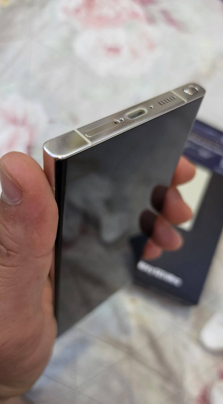سامسونج s23 الترا
للبيع
📱 Samsung Galaxy S23 Ultra
سعة: (256GB )
اللون: (ابيض)
نسخة: شرق الأوسط / شريحتين

 كامل ملحقات كارتون.
ما مبدل بيه اي قطع 
💰 السعر: 750ألف بيه مجال بسيط.

مكاني كربلاء  ***********

