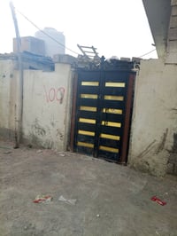 قرب حي المهندسين • ١ غرفة • حمامين