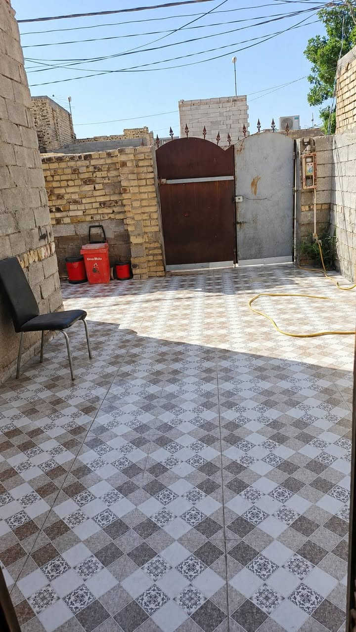 للبيع ##
موجود بيت زراعي 100 متر نهايه شارع عشرين رابع فرع على اليمنى يبعد ١٠٠ متر عن الطابو بي غرفه وصاله وصحيات ومطبخ وكراج جبير 
سعره 45  ##
رقم اتصال  ***********
