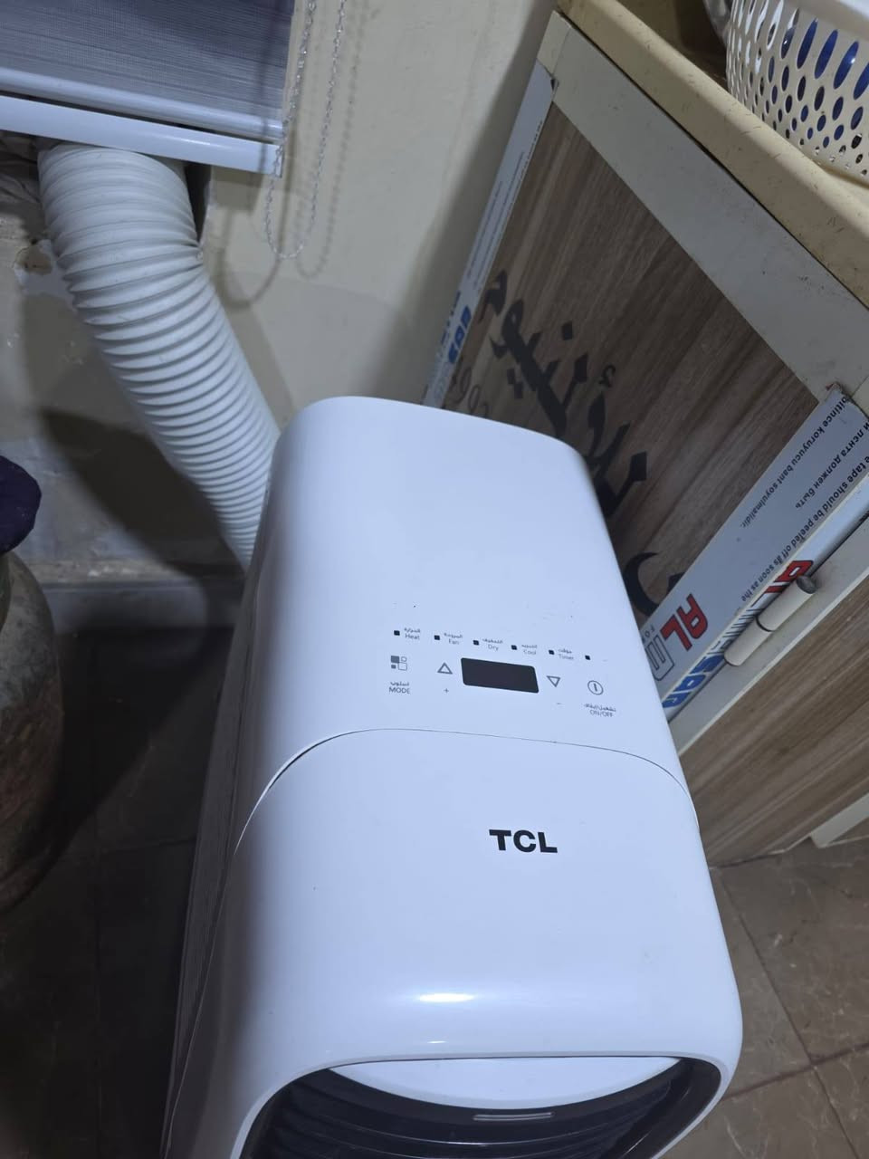 سبلت TCL
1 طن تدفئه تبريد يشتغل على 5 امبير. 
متنقل للأمانه الجهاز كلش حلو ويصلح لل محلات او البساطي وغيرها
استخدام بسيط
المكان البصرة حي المهندسين
السعر 260 ألف 

*********** البصرة, العراق
